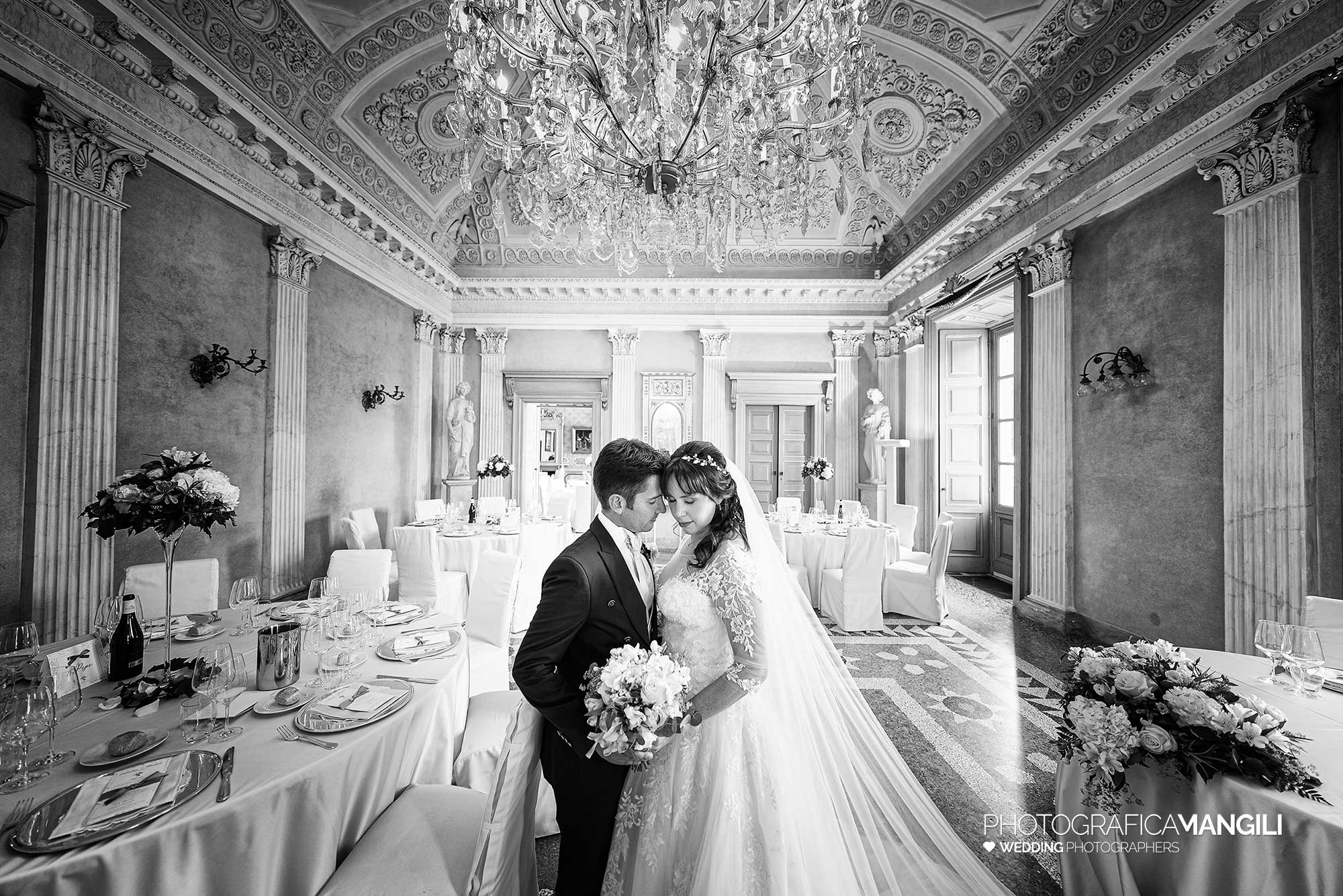 028 fotografo matrimonio reportage real wedding sposi ritratto sale da pranzo villa zanchi stezzano bergamo 028 fotografo matrimonio reportage real wedding sposi ritratto sale da pranzo villa zanchi stezzano bergamo