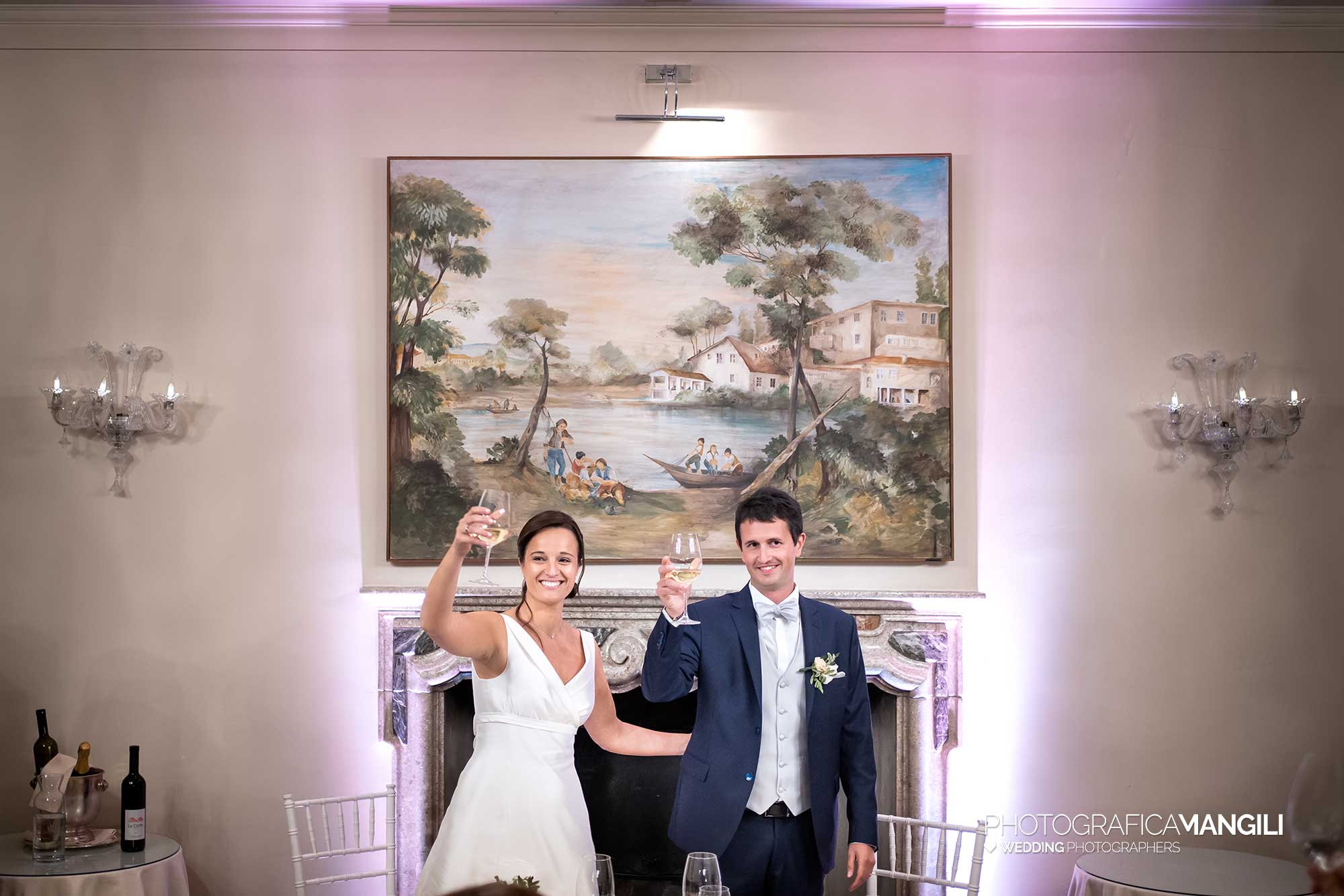 028 fotografo matrimonio wedding reportage ingresso sposi sala cena brindisi villa acquaroli carvico bergamo 028 fotografo matrimonio wedding reportage ingresso sposi sala cena brindisi villa acquaroli carvico bergamo