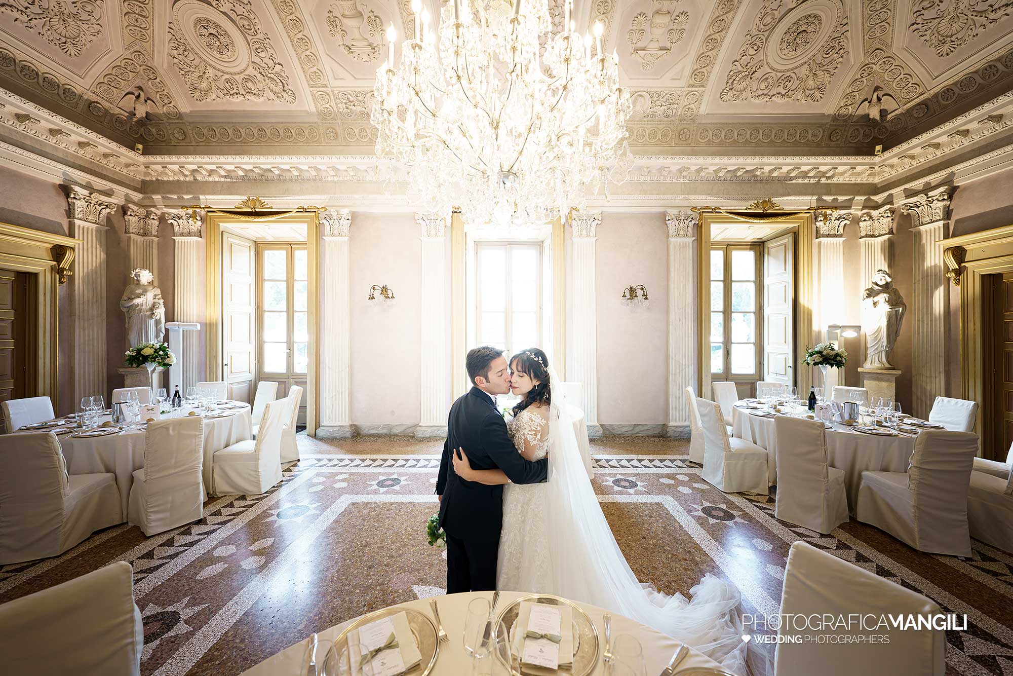 030 fotografo matrimonio reportage real wedding sposi ritratto sale da pranzo villa zanchi stezzano bergamo 030 fotografo matrimonio reportage real wedding sposi ritratto sale da pranzo villa zanchi stezzano bergamo