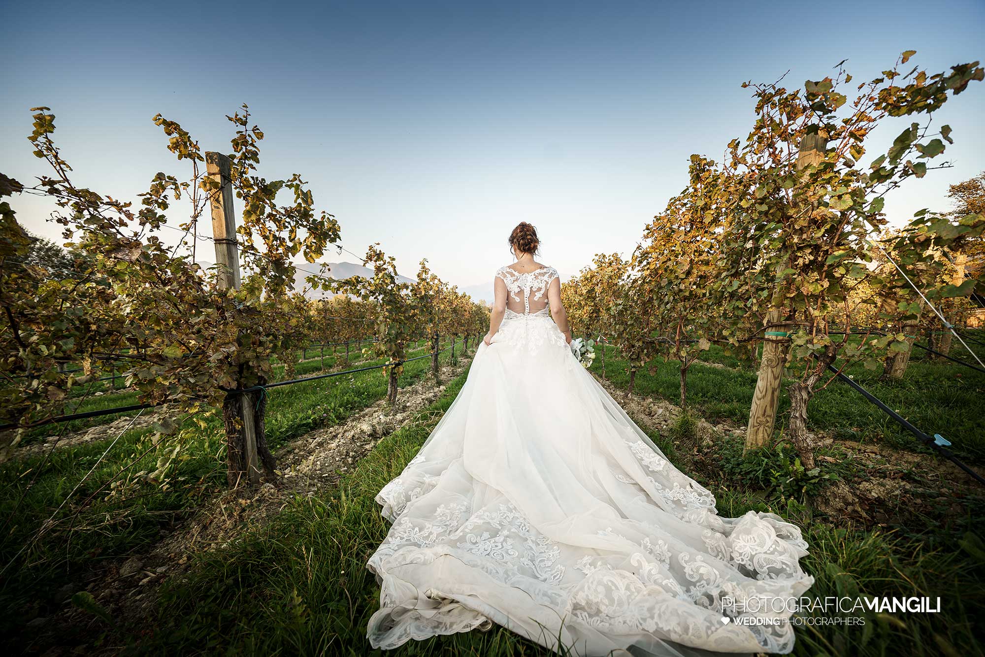 033 foto matrimonio reportage wedding ritratto sposi vigna esterni bersi serlini provaglio iseo brescia 033 foto matrimonio reportage wedding ritratto sposi vigna esterni bersi serlini provaglio iseo brescia