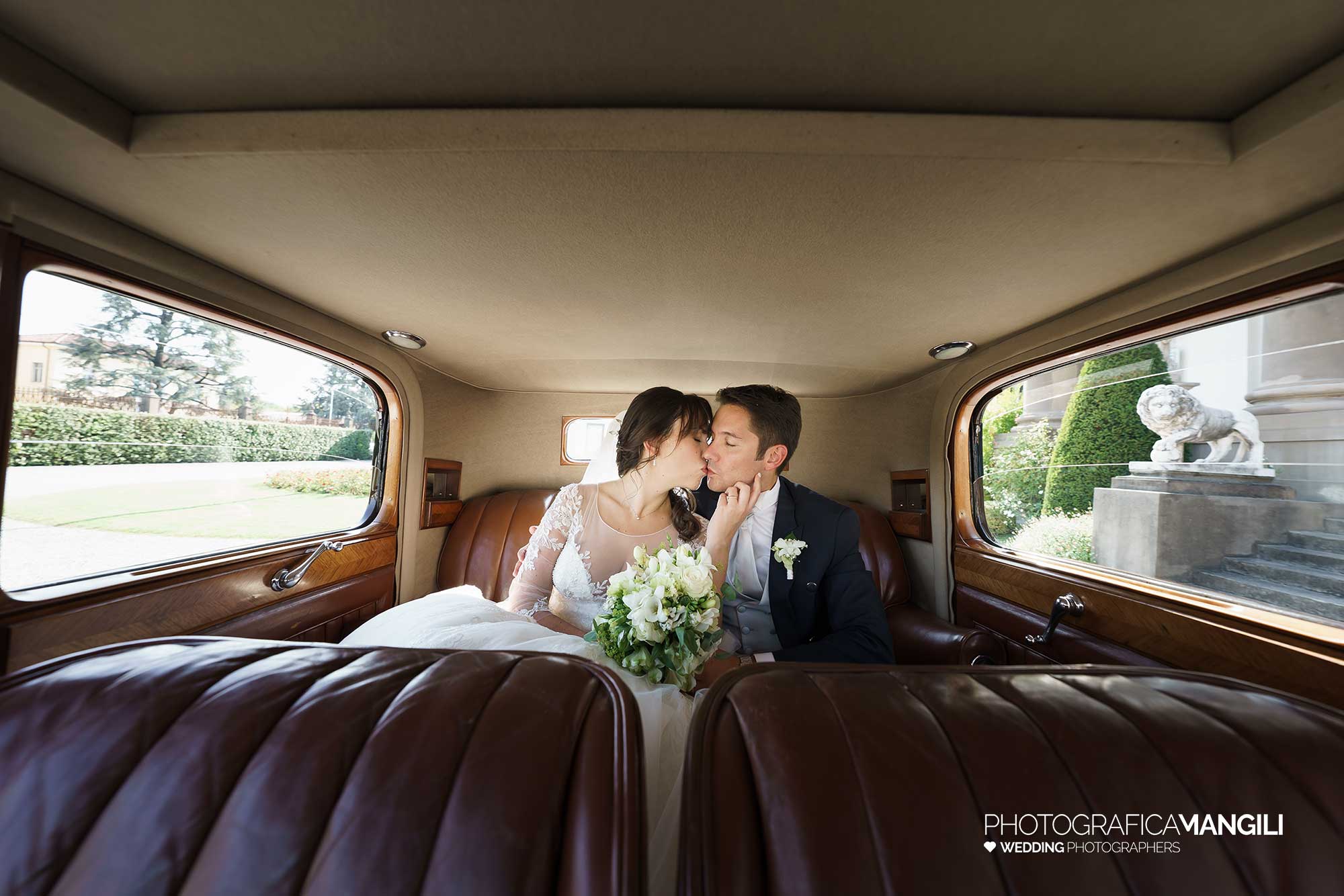 033 fotografo matrimonio reportage real wedding sposi ritratto con macchina villa zanchi stezzano bergamo 033 fotografo matrimonio reportage real wedding sposi ritratto con macchina villa zanchi stezzano bergamo