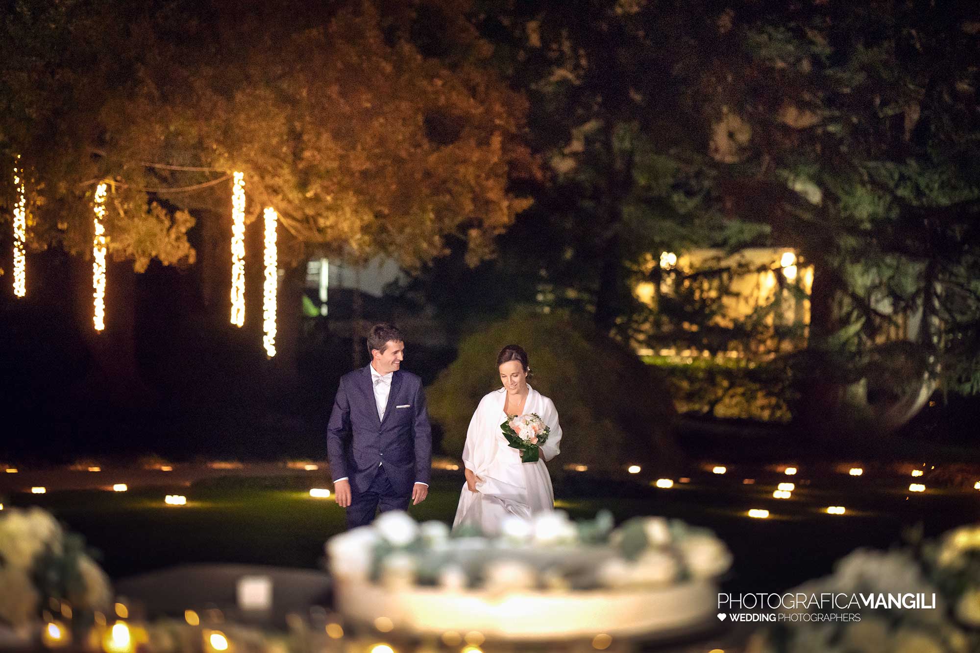 033 fotografo matrimonio wedding reportage sposi taglio torta brindisi fuochi artificio villa acquaroli carvico bergamo 033 fotografo matrimonio wedding reportage sposi taglio torta brindisi fuochi artificio villa acquaroli carvico bergamo