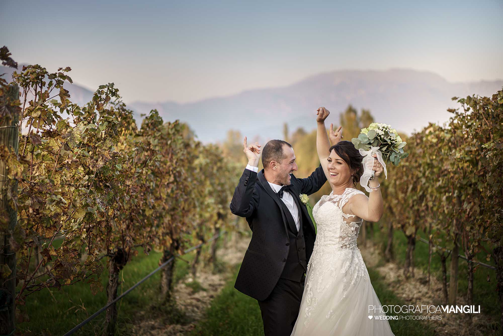 035 foto matrimonio reportage wedding ritratto sposi vigna esterni bersi serlini provaglio iseo brescia 035 foto matrimonio reportage wedding ritratto sposi vigna esterni bersi serlini provaglio iseo brescia