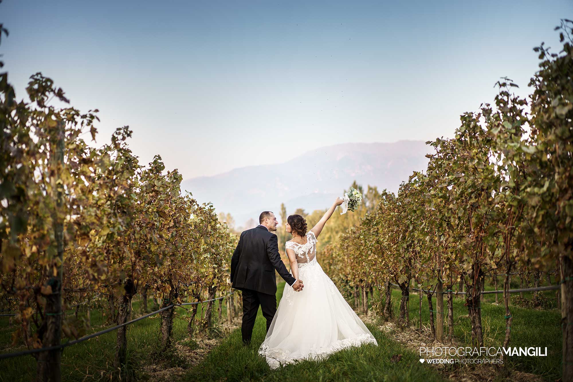 036 foto matrimonio reportage wedding ritratto sposi vigna esterni bersi serlini provaglio iseo brescia 036 foto matrimonio reportage wedding ritratto sposi vigna esterni bersi serlini provaglio iseo brescia