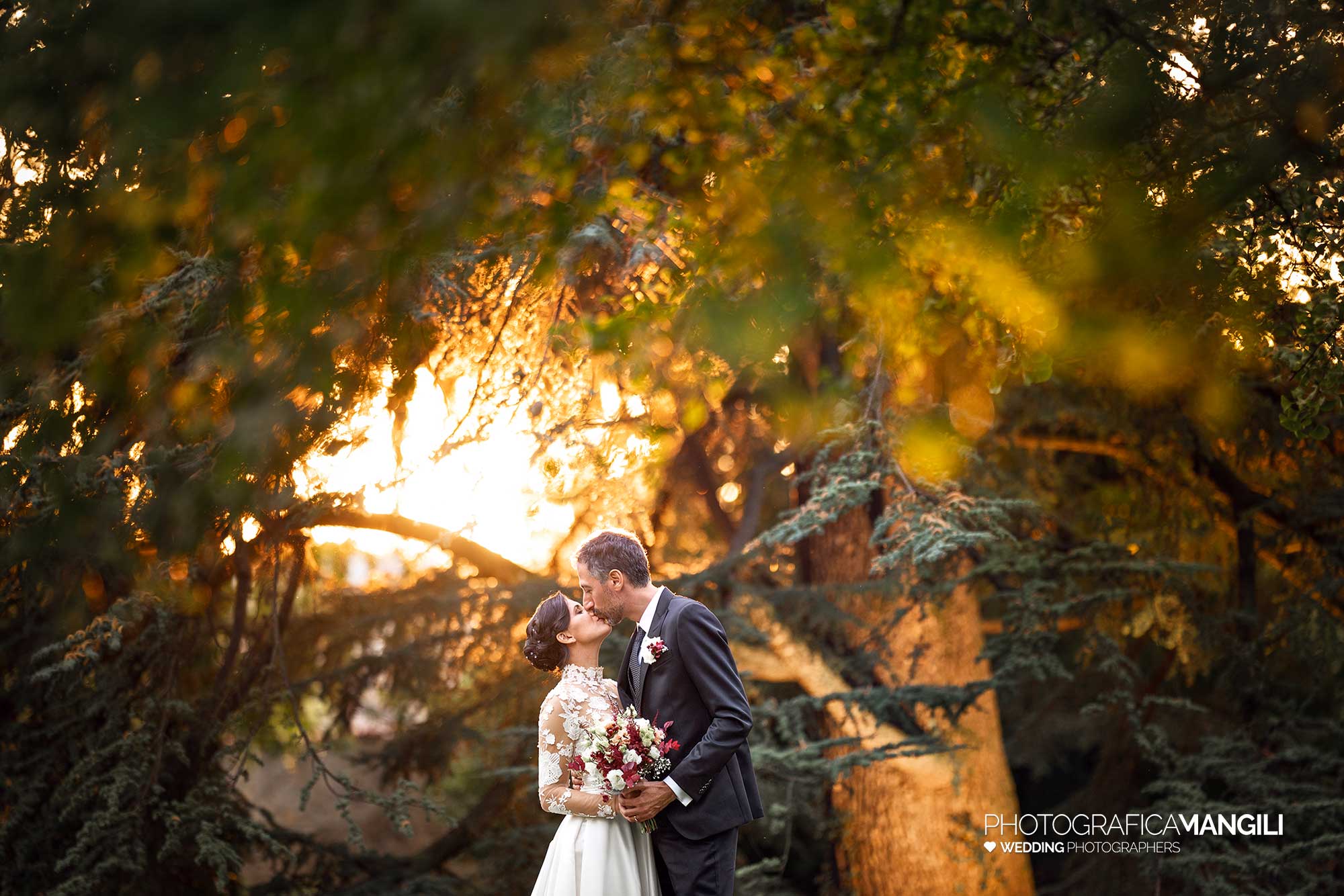 036 fotografo matrimonio wedding reportage ritratto sposi parco luce tramonto villa parravicino sossnovsky erba como 036 fotografo matrimonio wedding reportage ritratto sposi parco luce tramonto villa parravicino sossnovsky erba como