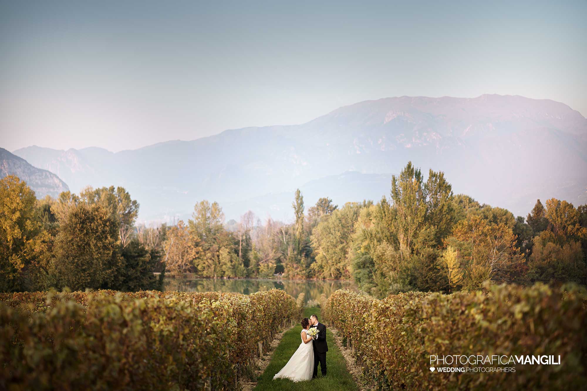 037 foto matrimonio reportage wedding ritratto sposi vigna esterni bersi serlini provaglio iseo brescia 037 foto matrimonio reportage wedding ritratto sposi vigna esterni bersi serlini provaglio iseo brescia