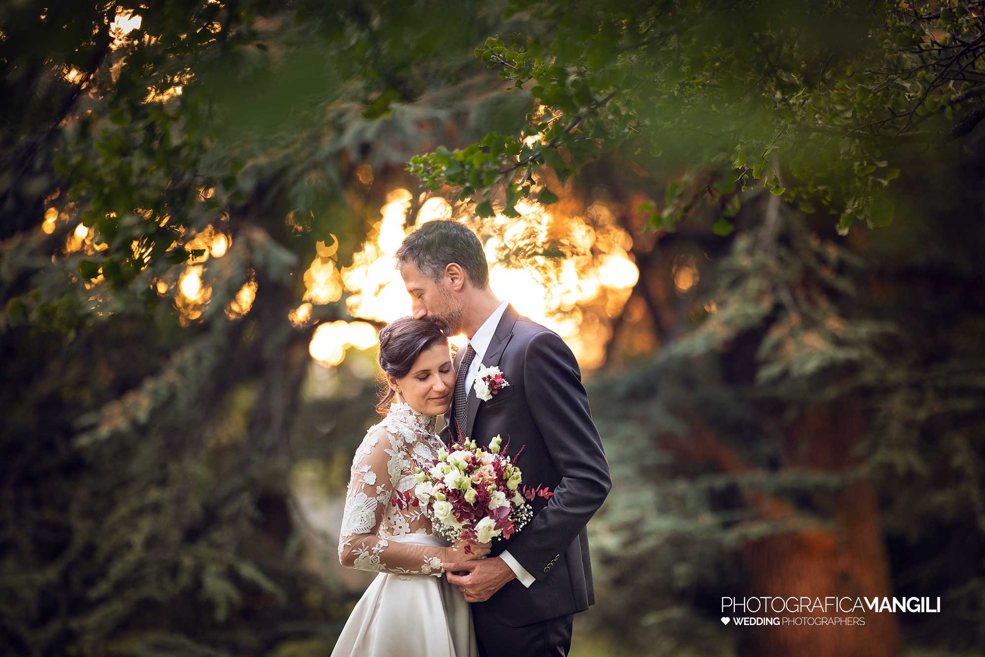037 fotografo matrimonio wedding reportage ritratto sposi parco luce tramonto villa parravicino sossnovsky erba como 037 fotografo matrimonio wedding reportage ritratto sposi parco luce tramonto villa parravicino sossnovsky erba como