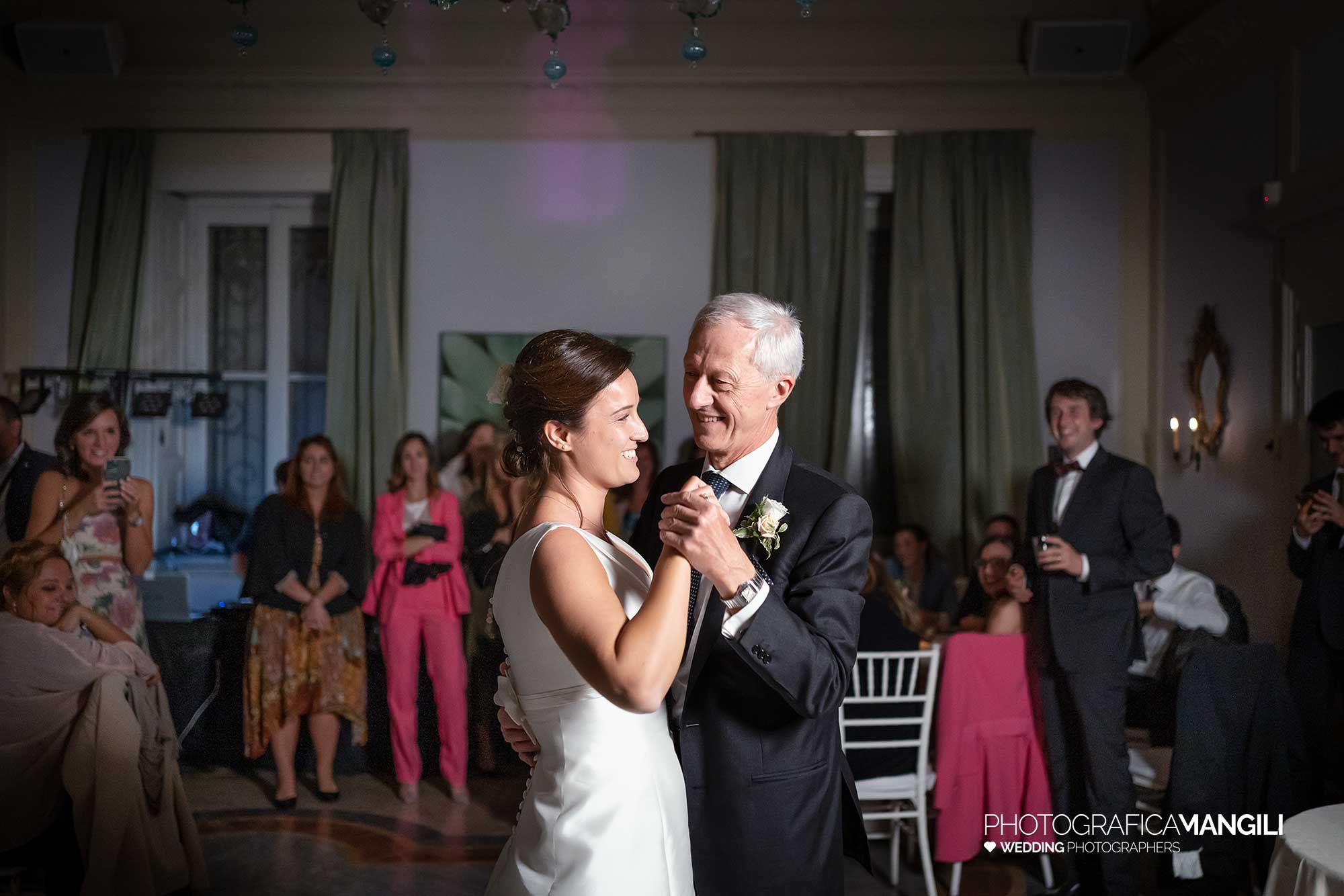 038 fotografo matrimonio wedding reportage ballo sposa con papà villa acquaroli carvico bergamo 038 fotografo matrimonio wedding reportage ballo sposa con papà villa acquaroli carvico bergamo