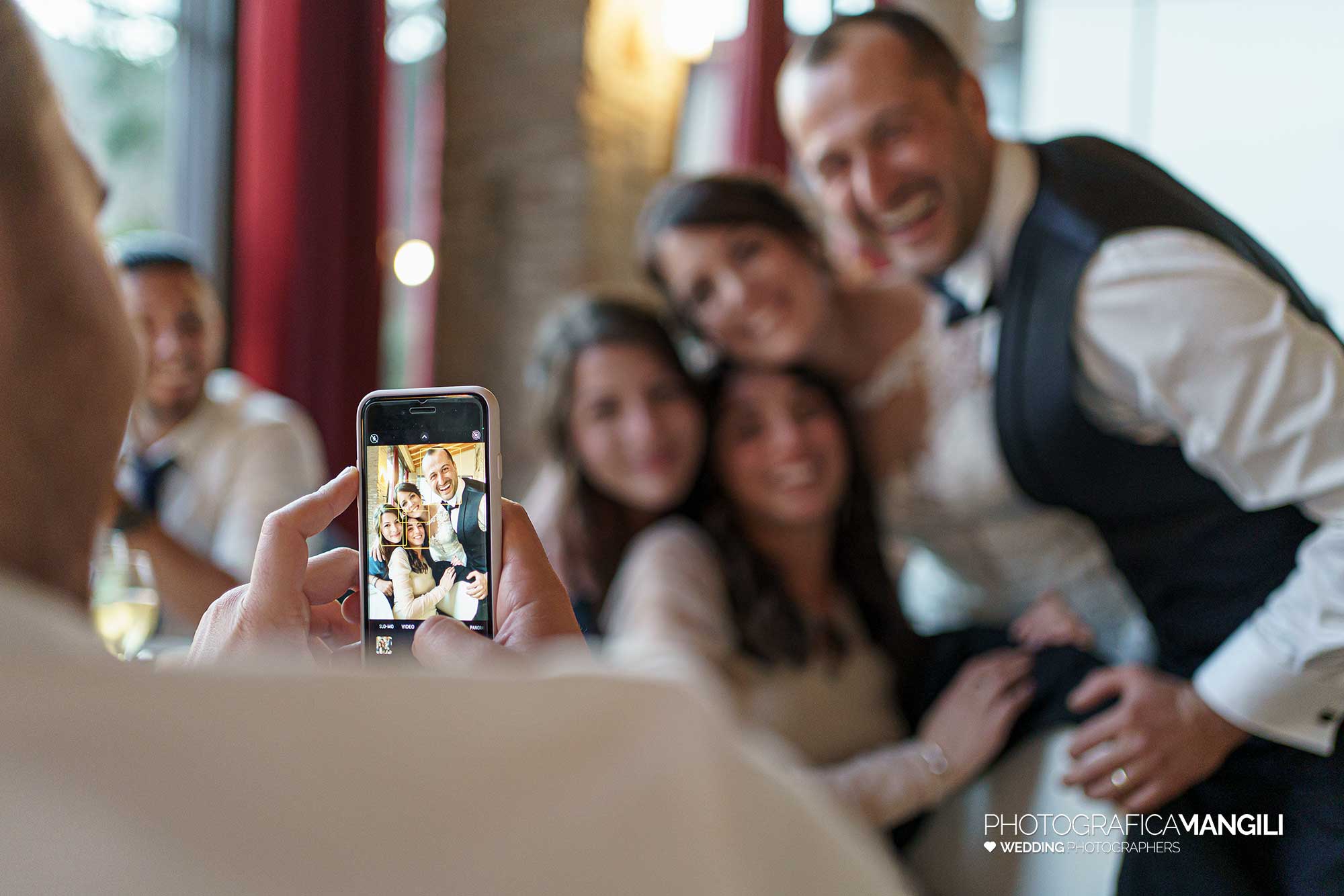 041 foto matrimonio reportage wedding amici sposi brindisi bersi serlini provaglio iseo brescia 041 foto matrimonio reportage wedding amici sposi brindisi bersi serlini provaglio iseo brescia