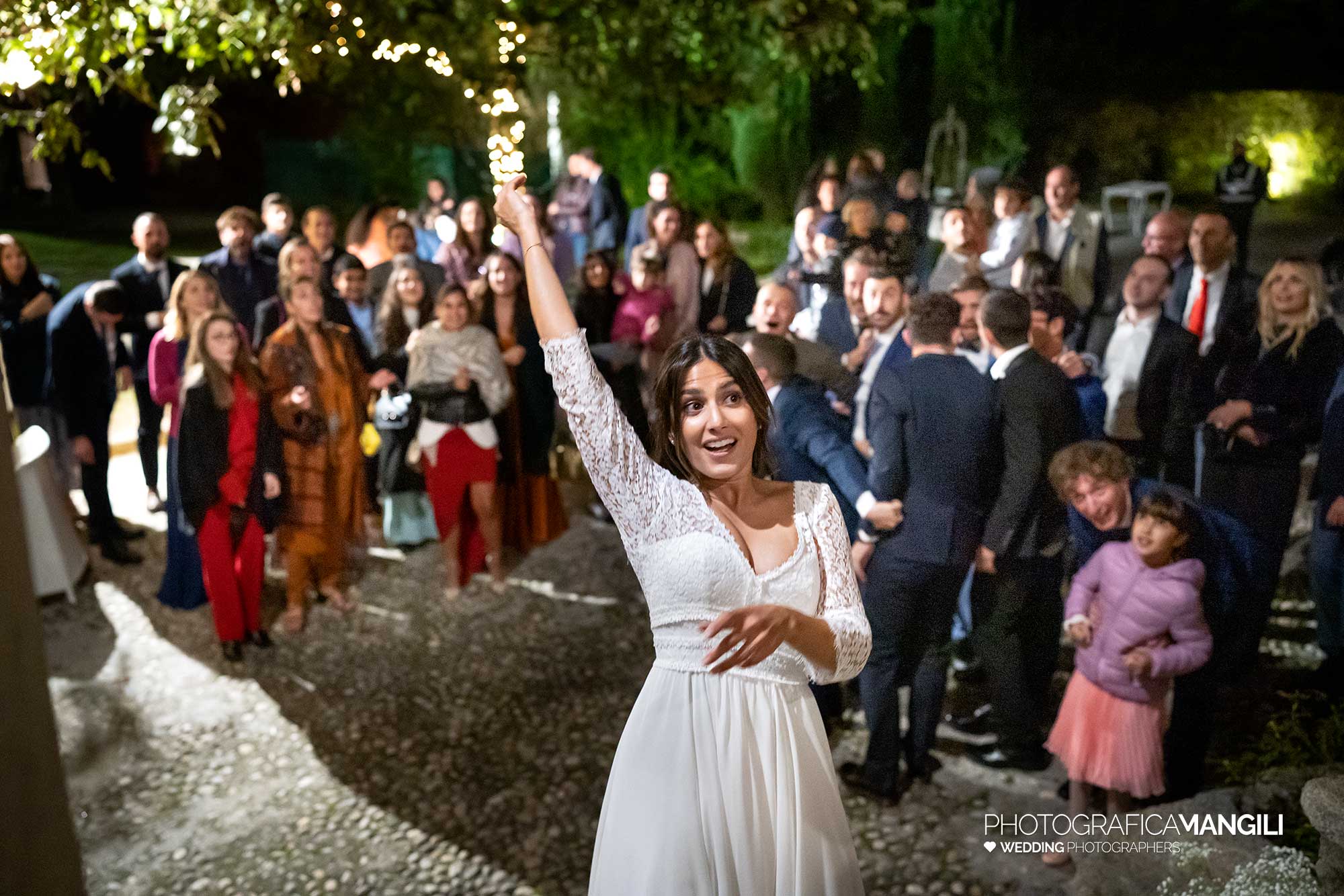 041 fotografo matrimonio reportage wedding sposa lancio bouquet castello cernusco lombardone lecco 041 fotografo matrimonio reportage wedding sposa lancio bouquet castello cernusco lombardone lecco