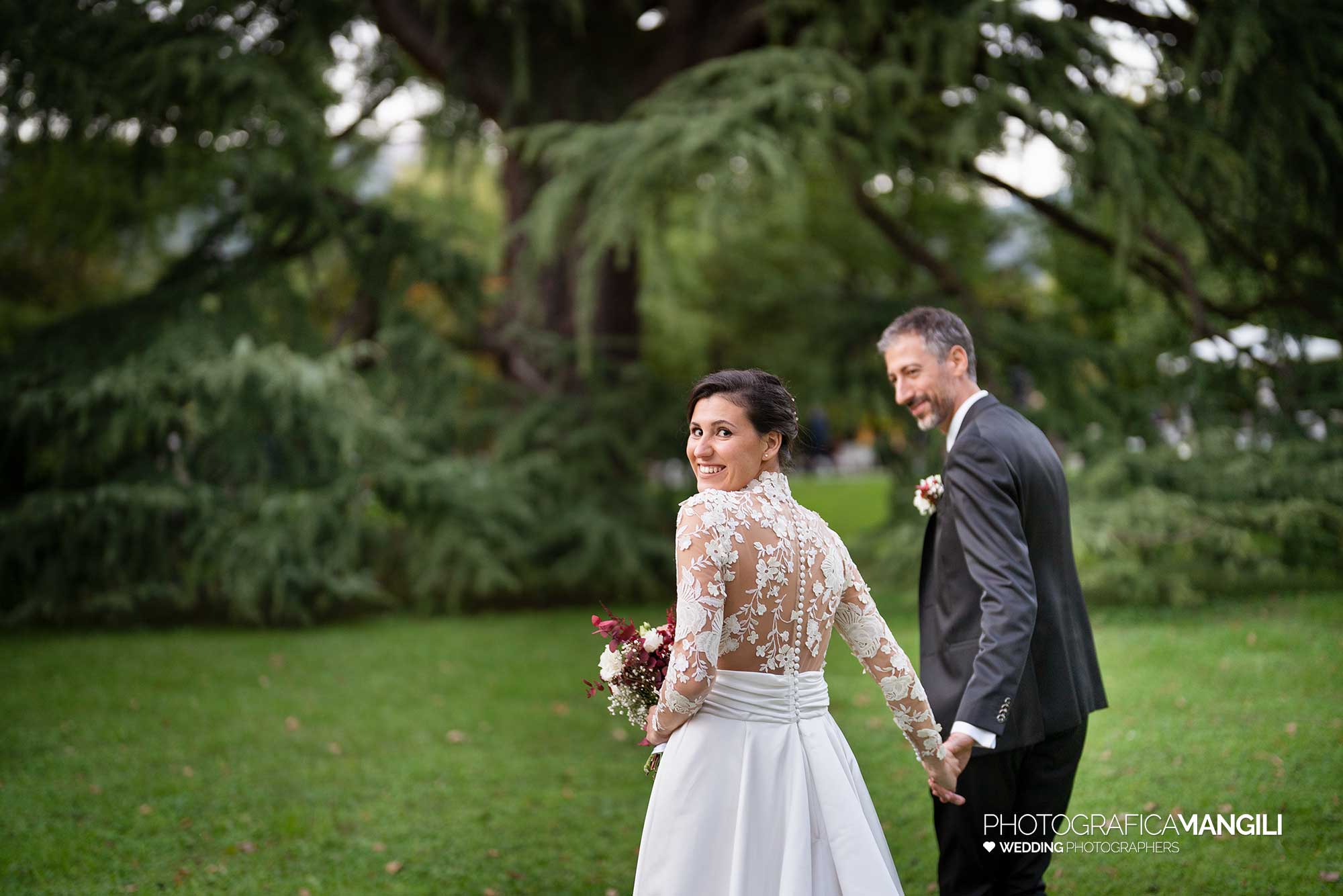 041 fotografo matrimonio wedding reportage ritratto sposi parco giardino villa parravicino sossnovsky erba como 041 fotografo matrimonio wedding reportage ritratto sposi parco giardino villa parravicino sossnovsky erba como