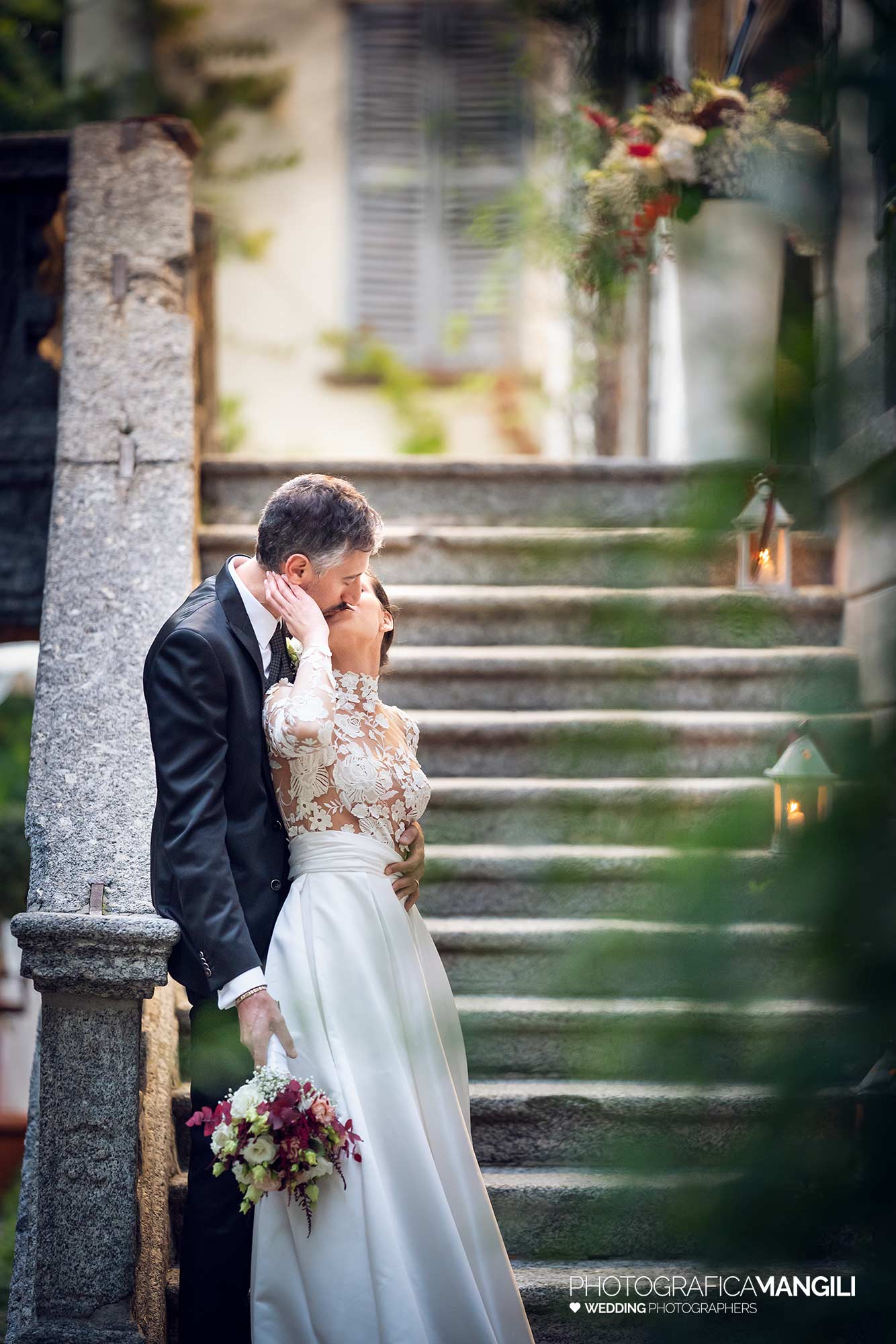 043 fotografo matrimonio wedding reportage ritratto sposi scalinata villa parravicino sossnovsky erba como 043 fotografo matrimonio wedding reportage ritratto sposi scalinata villa parravicino sossnovsky erba como