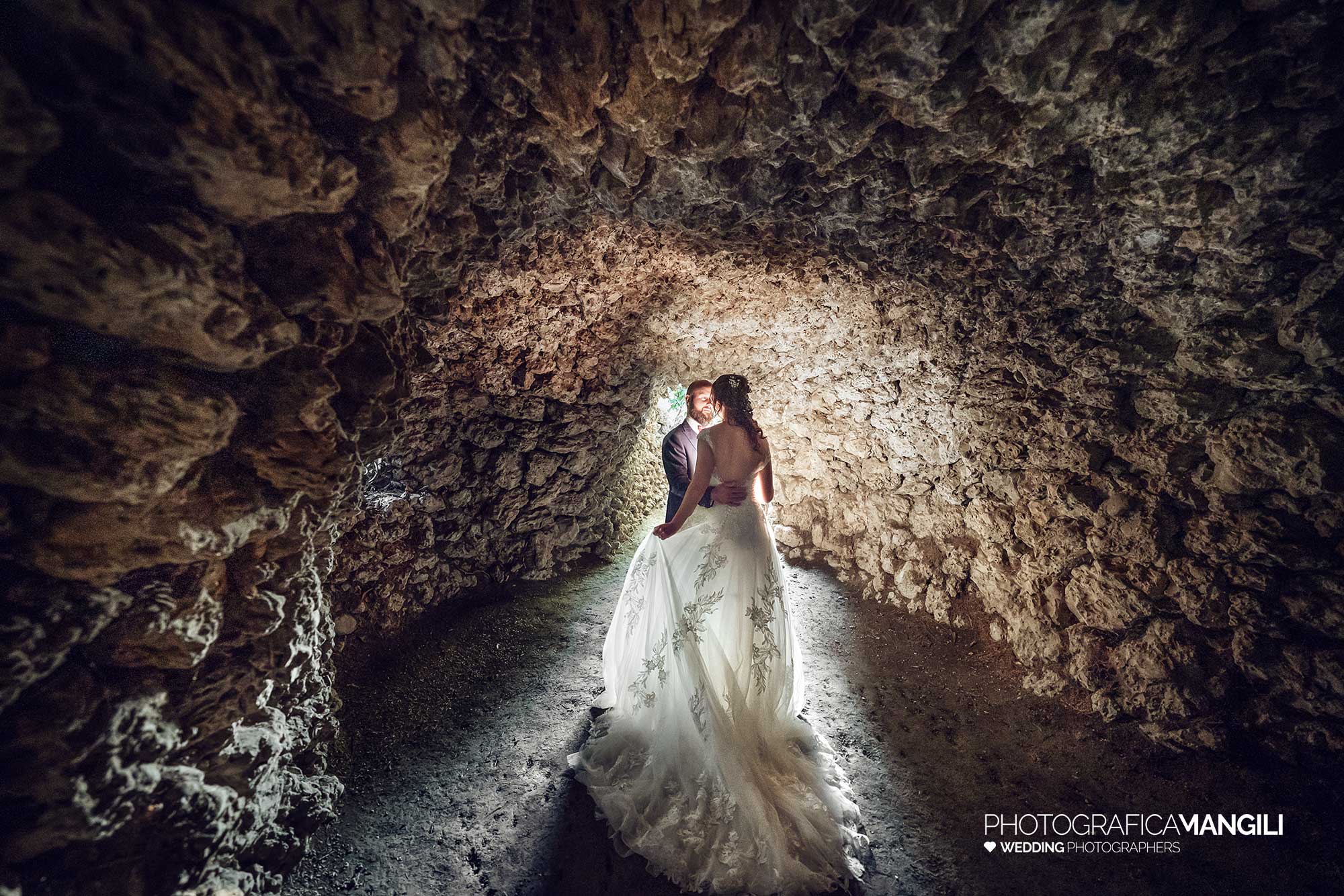 044 fotografo matrimonio wedding reportage ritratto sposi grotta parco villa acquaroli carvico bergamo 044 fotografo matrimonio wedding reportage ritratto sposi grotta parco villa acquaroli carvico bergamo