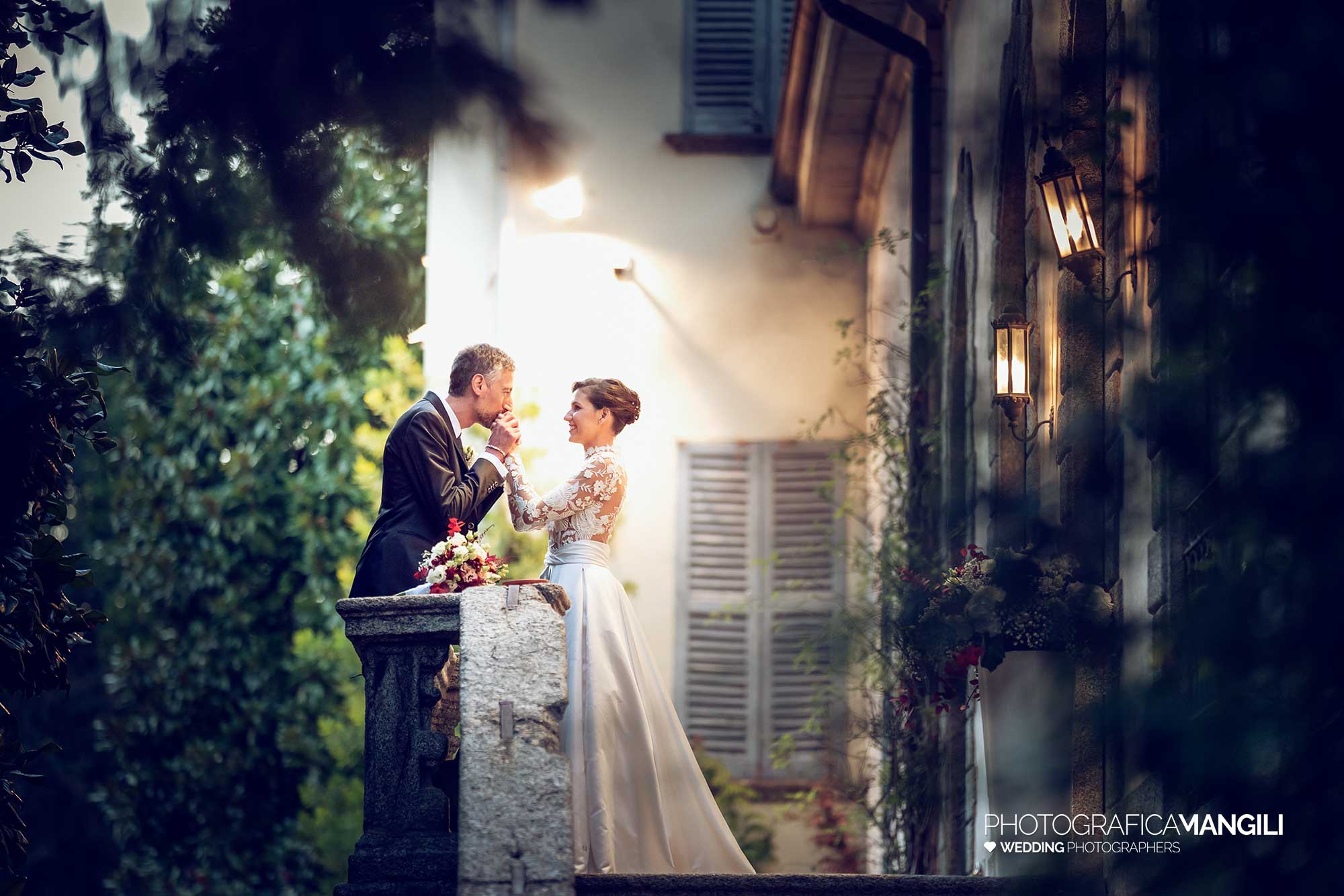 044 fotografo matrimonio wedding reportage ritratto sposi scalinata villa parravicino sossnovsky erba como 044 fotografo matrimonio wedding reportage ritratto sposi scalinata villa parravicino sossnovsky erba como