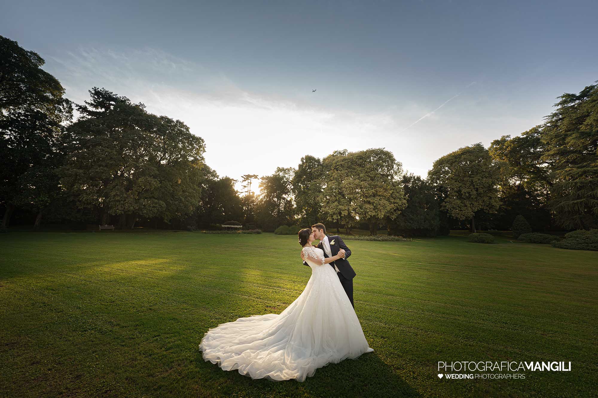 045 fotografo matrimonio reportage real wedding sposi ritratto luce tramonto parco villa zanchi stezzano bergamo 045 fotografo matrimonio reportage real wedding sposi ritratto luce tramonto parco villa zanchi stezzano bergamo