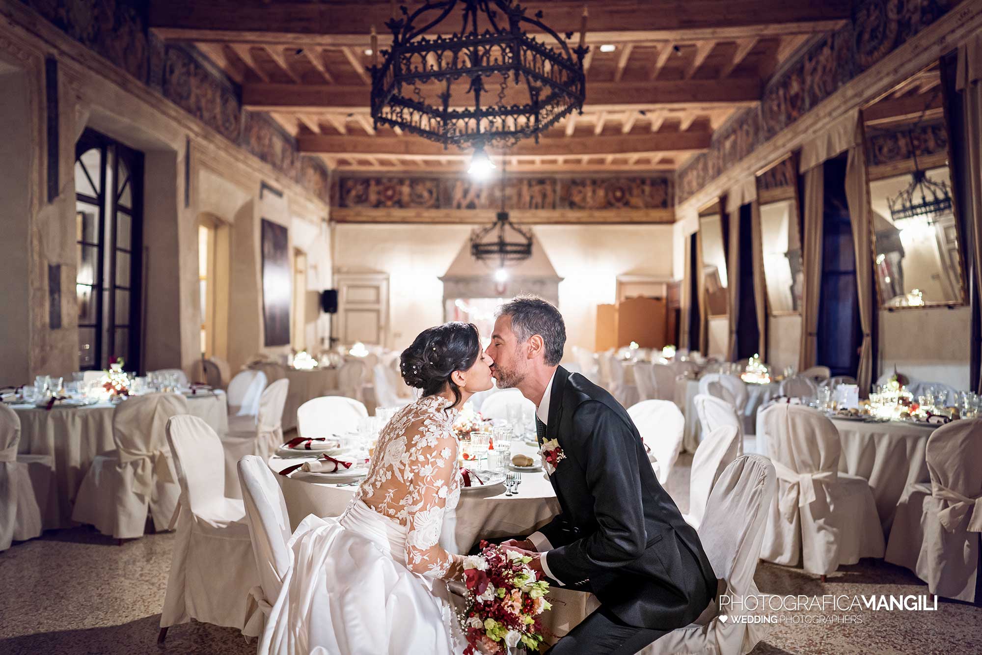 045 fotografo matrimonio wedding reportage ritratto sposi sala da pranzo villa parravicino sossnovsky erba como 045 fotografo matrimonio wedding reportage ritratto sposi sala da pranzo villa parravicino sossnovsky erba como