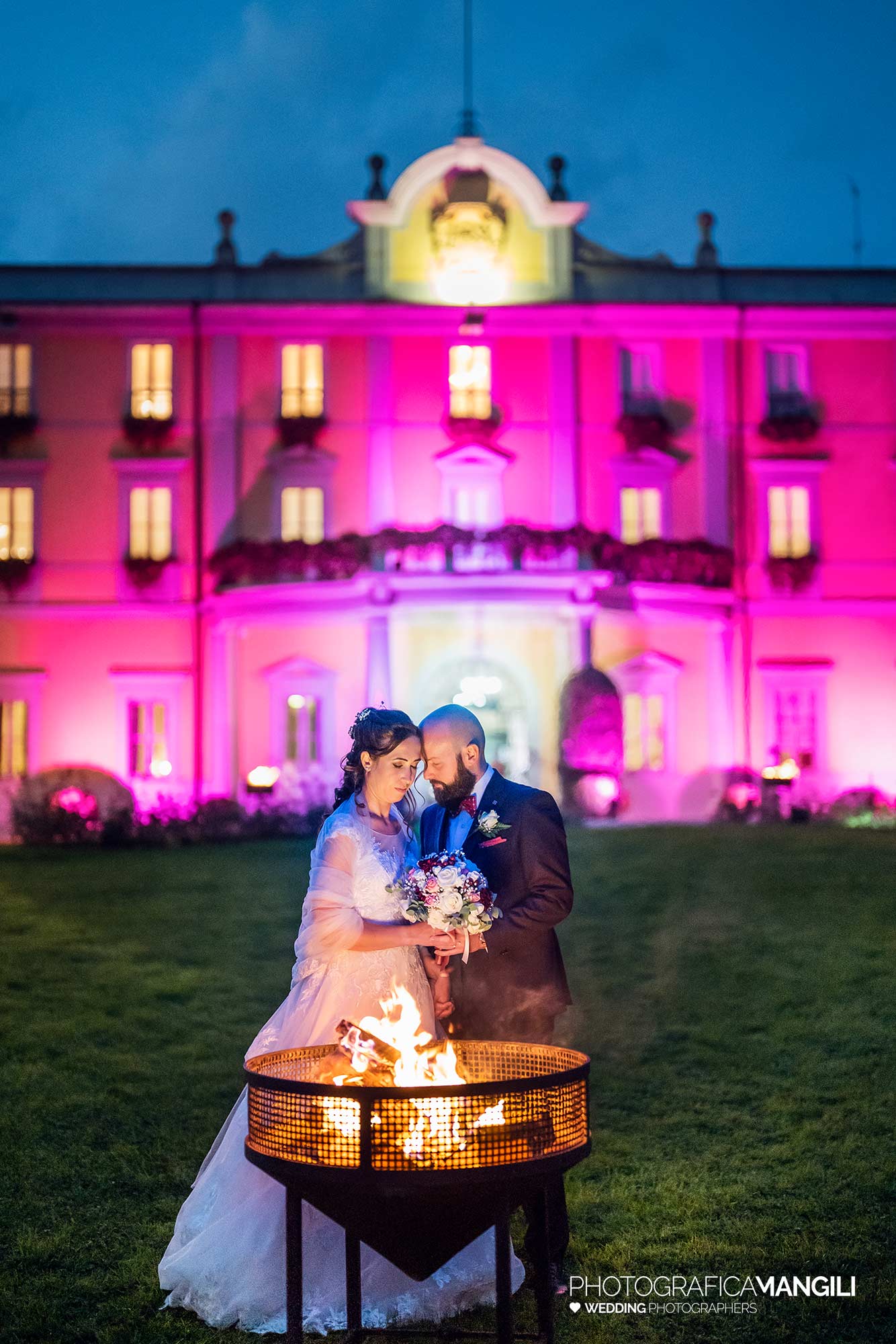 048 fotografo matrimonio wedding reportage ritratto sposi luci fuoco parco villa acquaroli carvico bergamo 048 fotografo matrimonio wedding reportage ritratto sposi luci fuoco parco villa acquaroli carvico bergamo