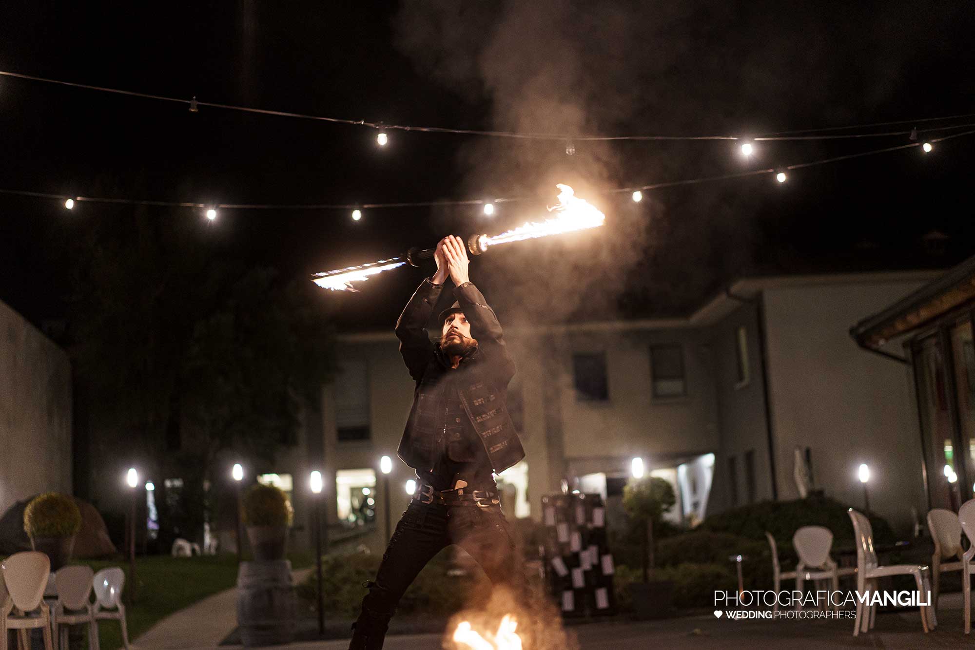 050 foto matrimonio reportage wedding sposi spettacolo animazione fuoco fachiri bersi serlini provaglio iseo brescia 050 foto matrimonio reportage wedding sposi spettacolo animazione fuoco fachiri bersi serlini provaglio iseo brescia