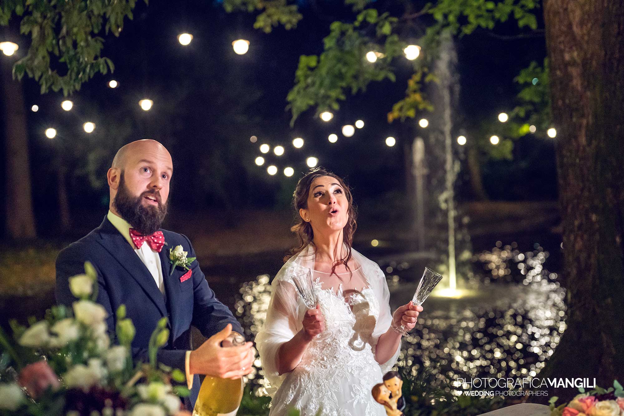 050 fotografo matrimonio wedding reportage sposi taglio torta fuochi brindisi villa acquaroli carvico bergamo 050 fotografo matrimonio wedding reportage sposi taglio torta fuochi brindisi villa acquaroli carvico bergamo