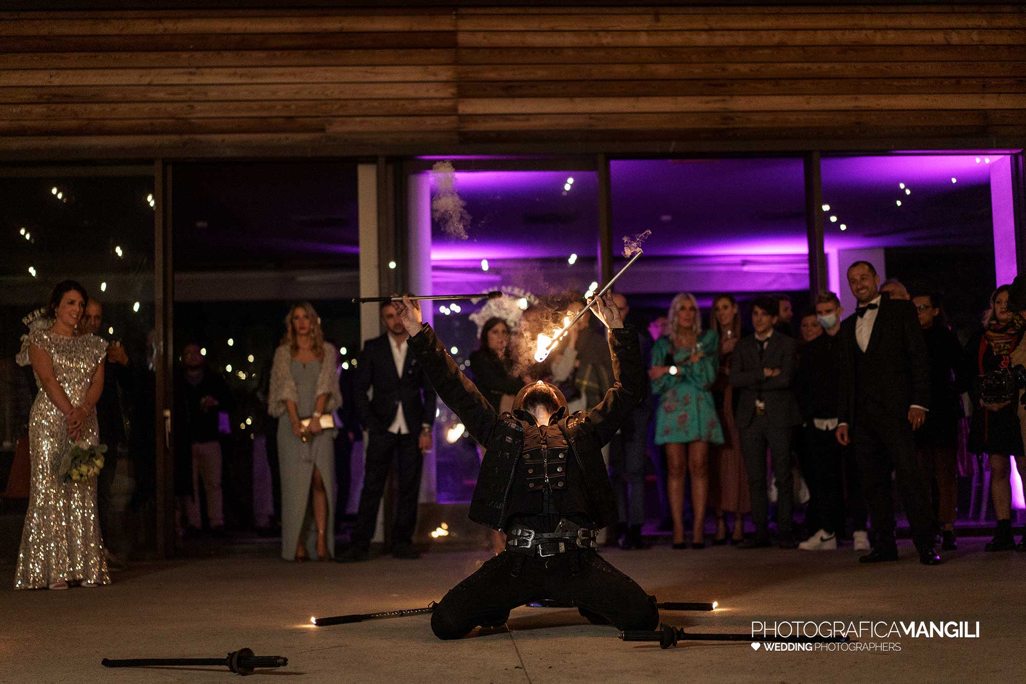 051 foto matrimonio reportage wedding sposi spettacolo animazione fuoco fachiri bersi serlini provaglio iseo brescia 051 foto matrimonio reportage wedding sposi spettacolo animazione fuoco fachiri bersi serlini provaglio iseo brescia