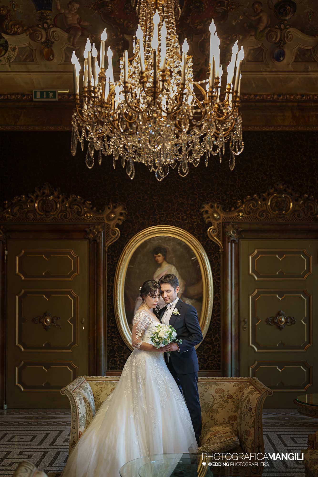 051 fotografo matrimonio reportage real wedding sposi ritratto salone interno villa zanchi stezzano bergamo 051 fotografo matrimonio reportage real wedding sposi ritratto salone interno villa zanchi stezzano bergamo