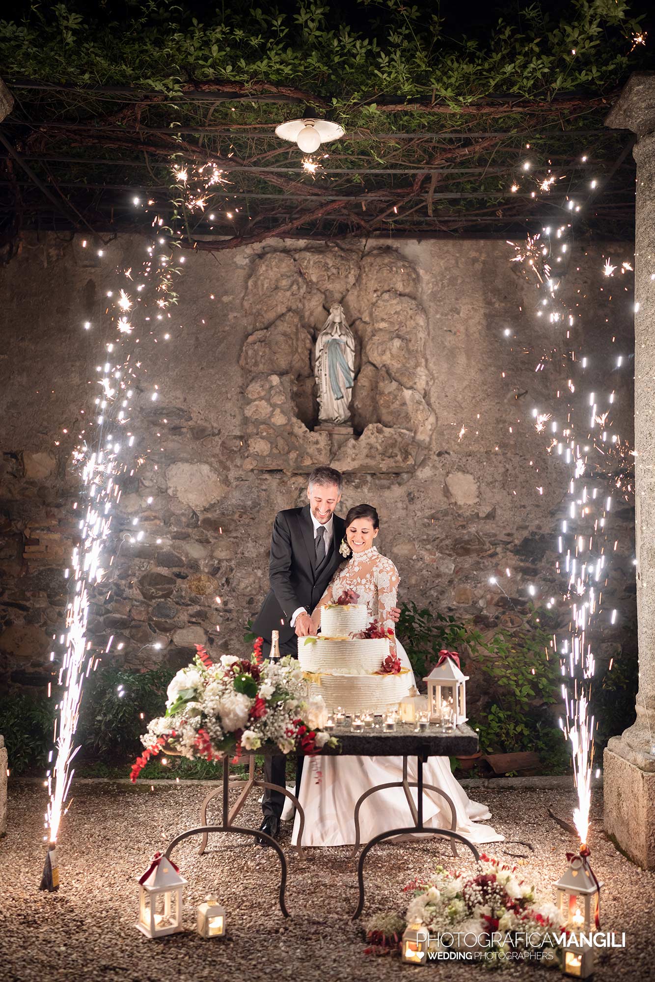 051 fotografo matrimonio wedding reportage sposi taglio torta villa parravicino sossnovsky erba como 051 fotografo matrimonio wedding reportage sposi taglio torta villa parravicino sossnovsky erba como