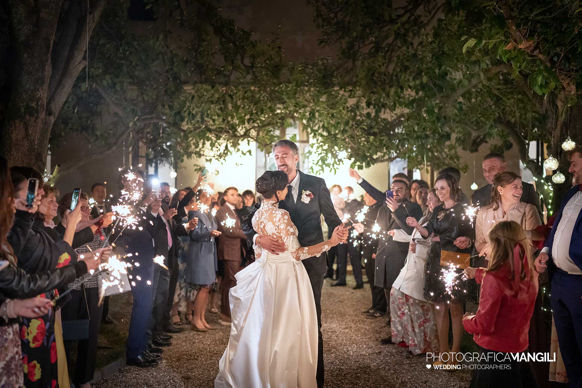 052 fotografo matrimonio wedding reportage ballo sposi lucine villa parravicino sossnovsky erba como 052 fotografo matrimonio wedding reportage ballo sposi lucine villa parravicino sossnovsky erba como