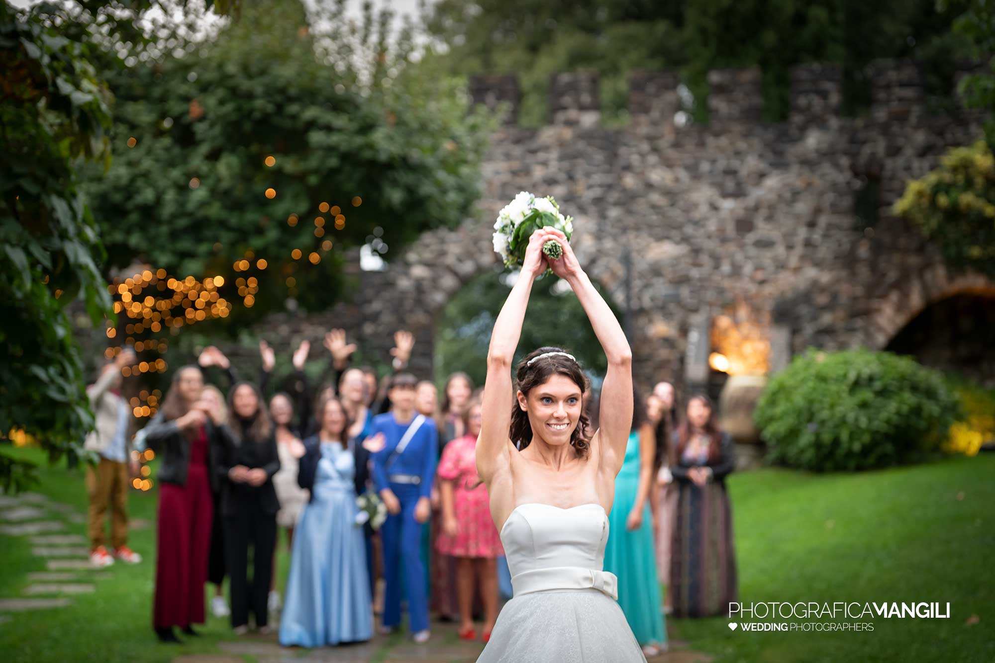 053 fotografo matrimonio reportage wedding sposa lancio bouquet castello rossino calolziocorte lecco lago como 053 fotografo matrimonio reportage wedding sposa lancio bouquet castello rossino calolziocorte lecco lago como