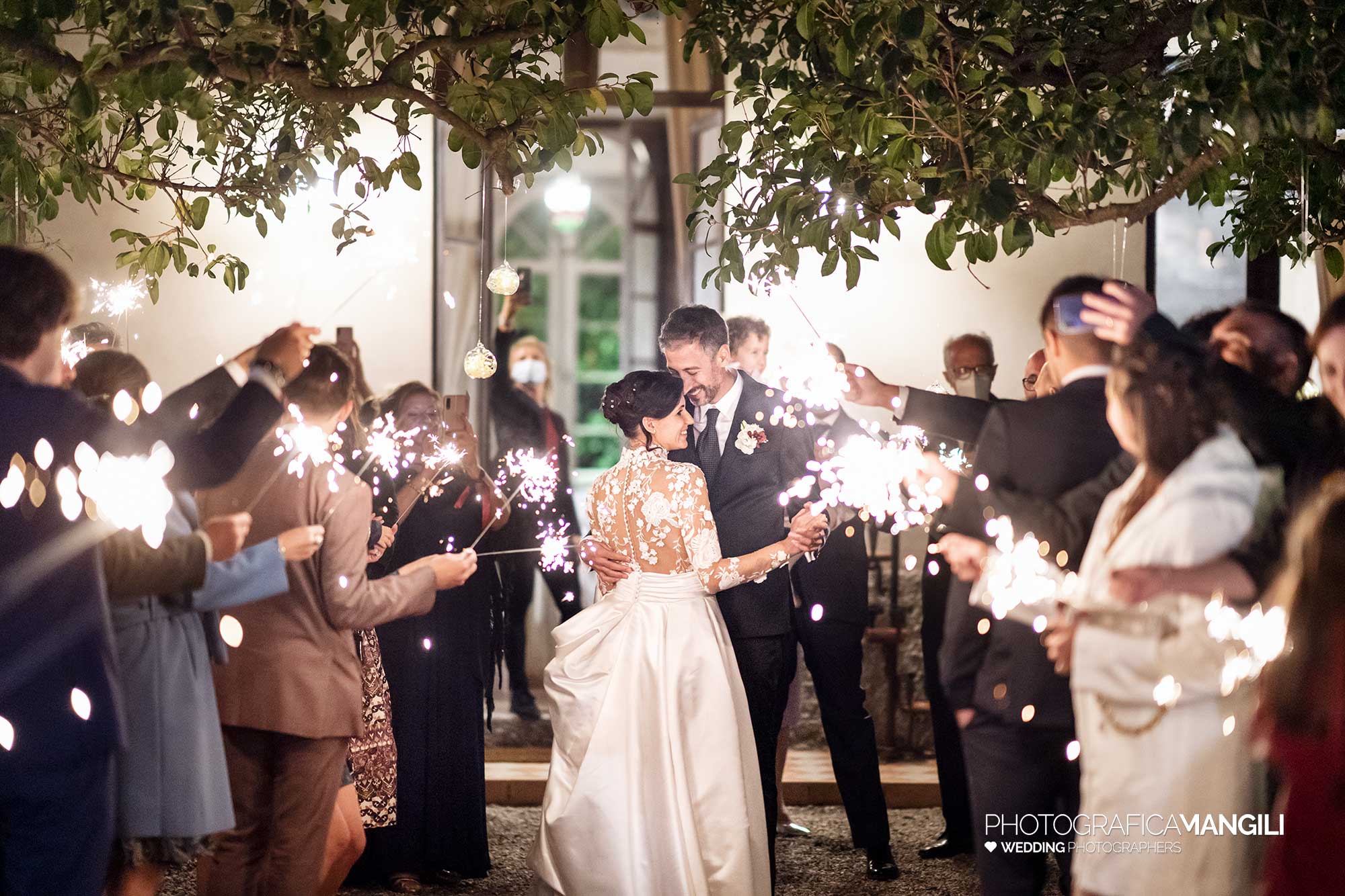 053 fotografo matrimonio wedding reportage ballo sposi lucine villa parravicino sossnovsky erba como 053 fotografo matrimonio wedding reportage ballo sposi lucine villa parravicino sossnovsky erba como