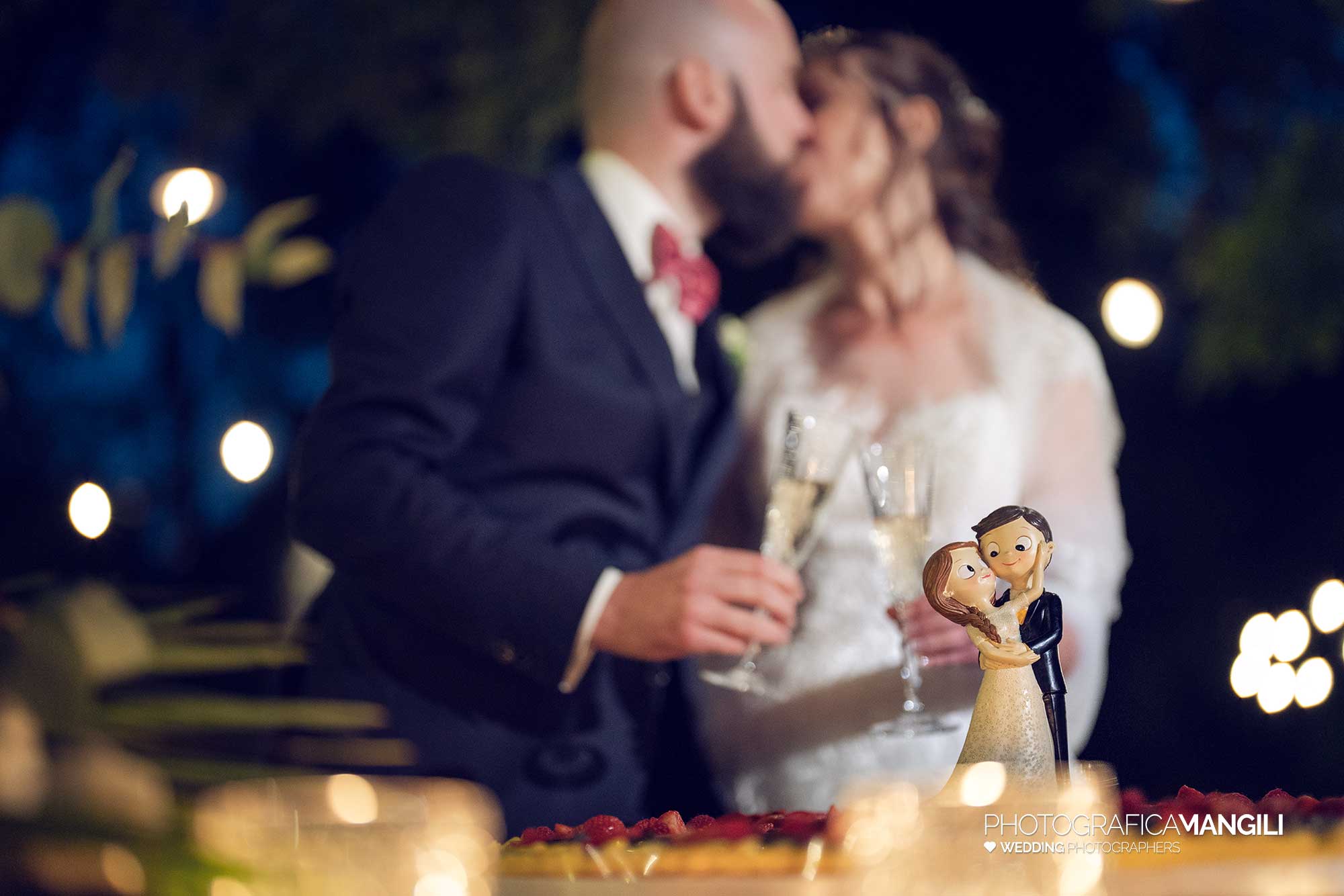 053 fotografo matrimonio wedding reportage sposi taglio torta fuochi brindisi villa acquaroli carvico bergamo 053 fotografo matrimonio wedding reportage sposi taglio torta fuochi brindisi villa acquaroli carvico bergamo