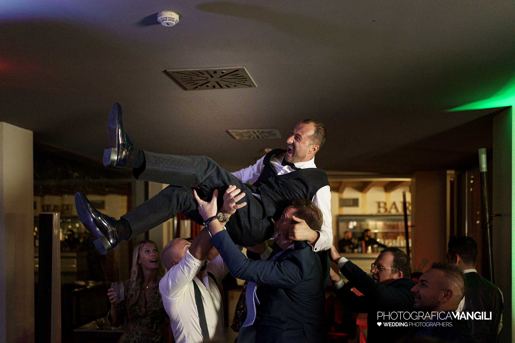 055 foto matrimonio reportage wedding sposi spettacolo amici musica festa bersi serlini provaglio iseo brescia 055 foto matrimonio reportage wedding sposi spettacolo amici musica festa bersi serlini provaglio iseo brescia