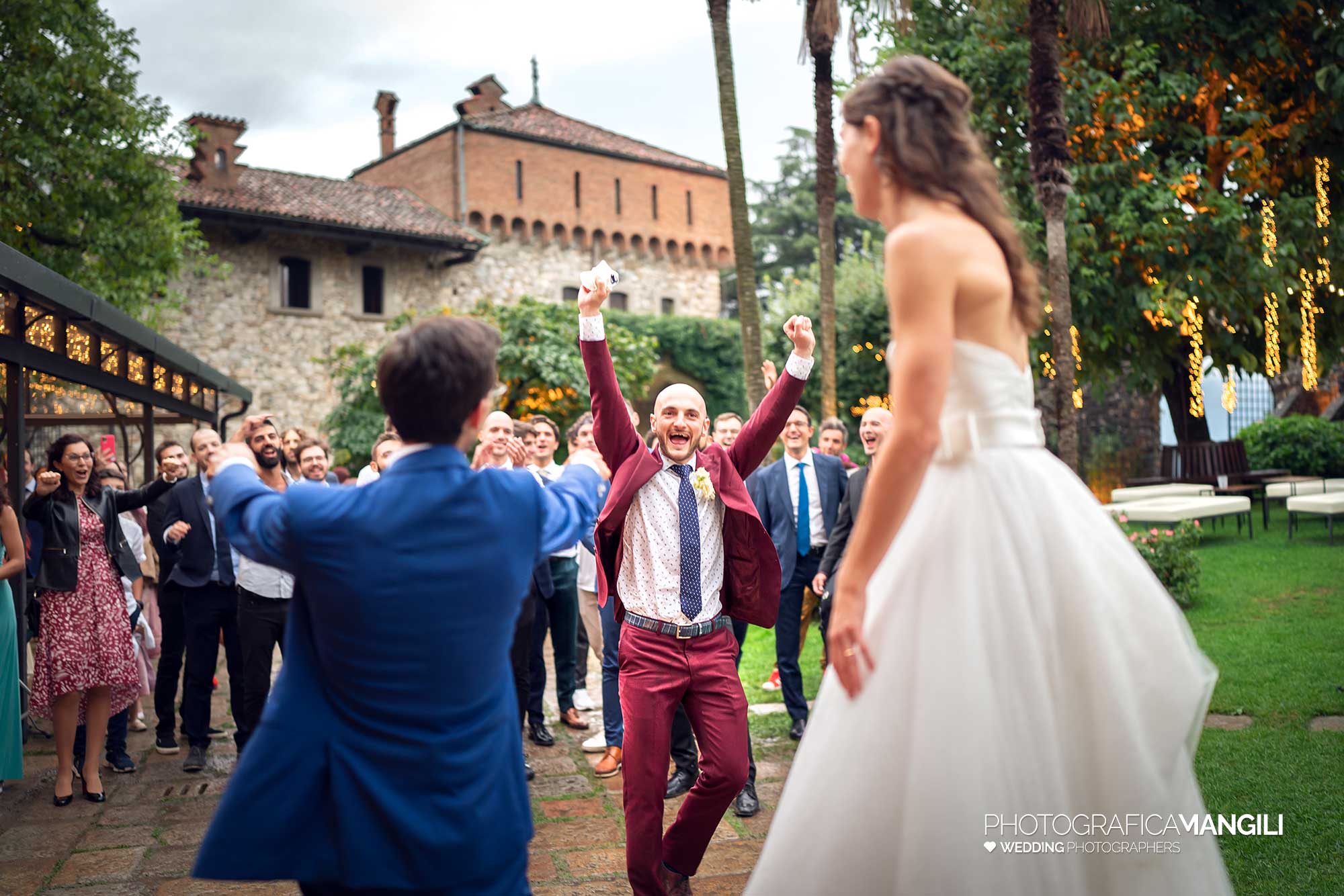 056 fotografo matrimonio reportage wedding sposo lancio giarrettiera castello rossino calolziocorte lecco lago como 056 fotografo matrimonio reportage wedding sposo lancio giarrettiera castello rossino calolziocorte lecco lago como