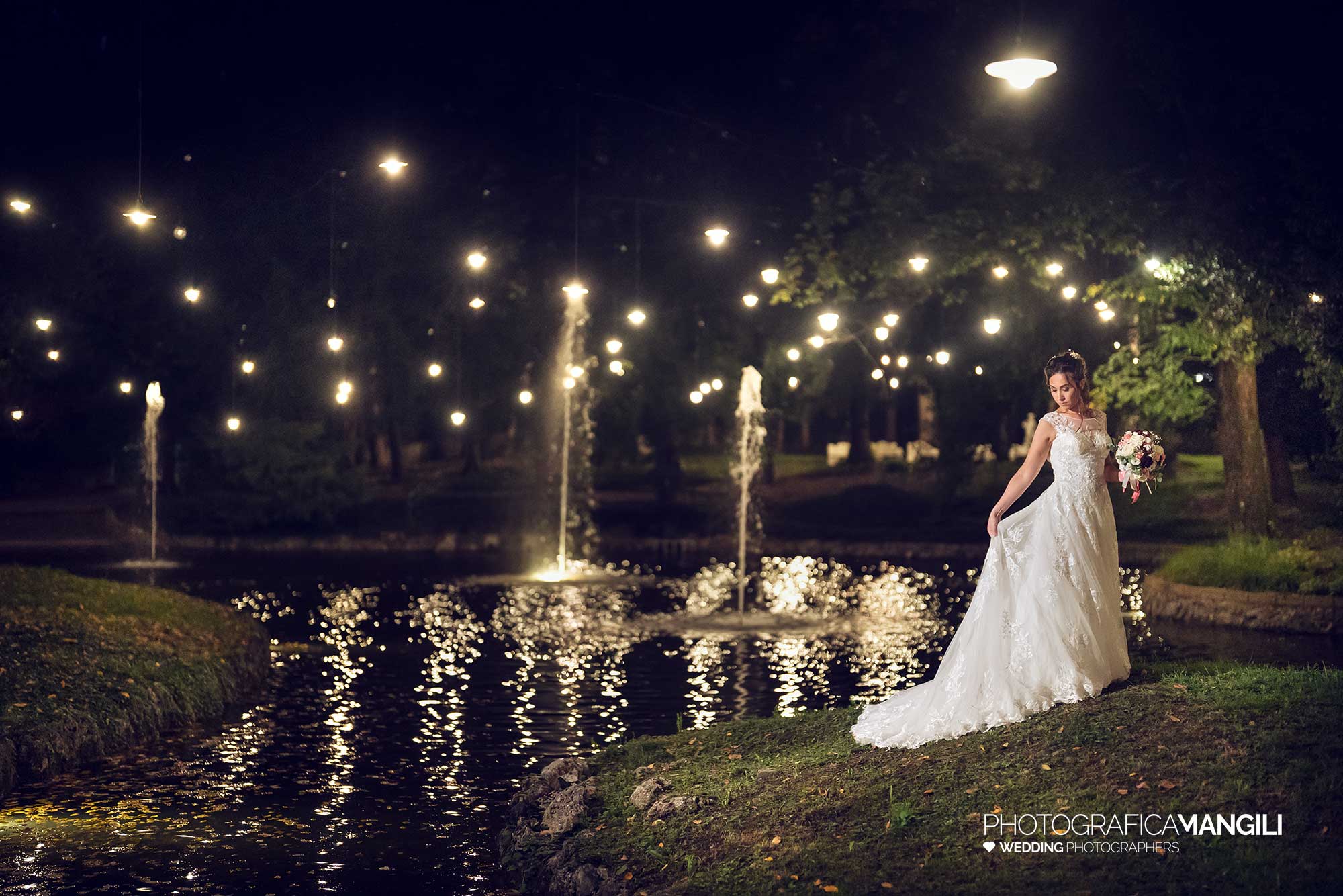 056 fotografo matrimonio wedding reportage sposa laghetto luci parco villa acquaroli carvico bergamo 056 fotografo matrimonio wedding reportage sposa laghetto luci parco villa acquaroli carvico bergamo