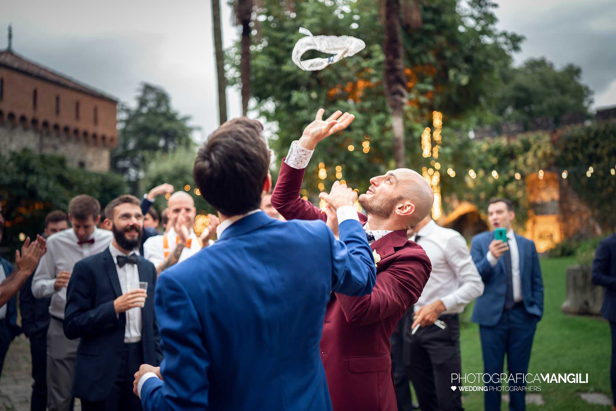 057 fotografo matrimonio reportage wedding sposo lancio giarrettiera castello rossino calolziocorte lecco lago como 057 fotografo matrimonio reportage wedding sposo lancio giarrettiera castello rossino calolziocorte lecco lago como