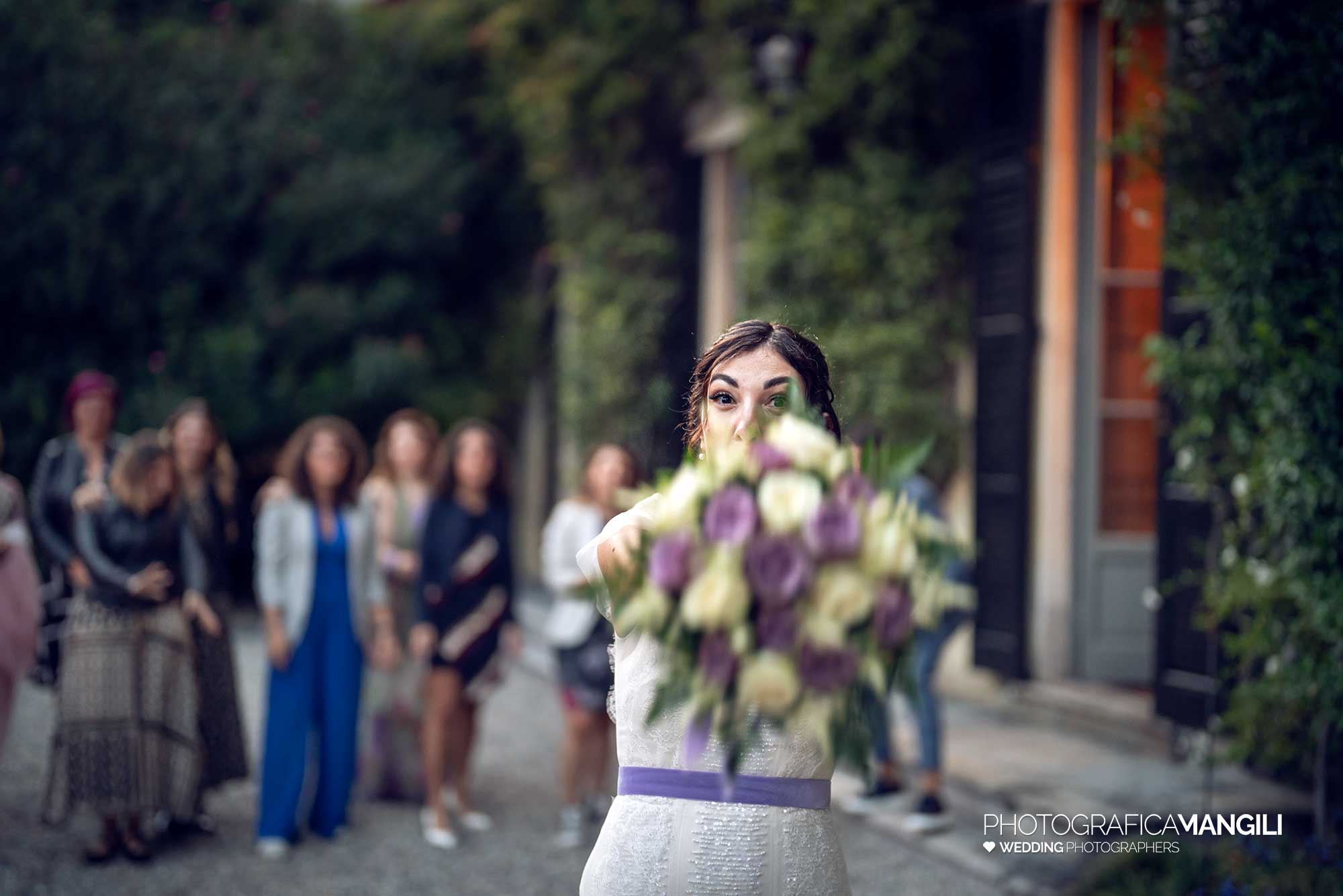 058 foto matrimonio lancio bouquet sposa wedding villa monastero pax lenno como lake 058 foto matrimonio lancio bouquet sposa wedding villa monastero pax lenno como lake