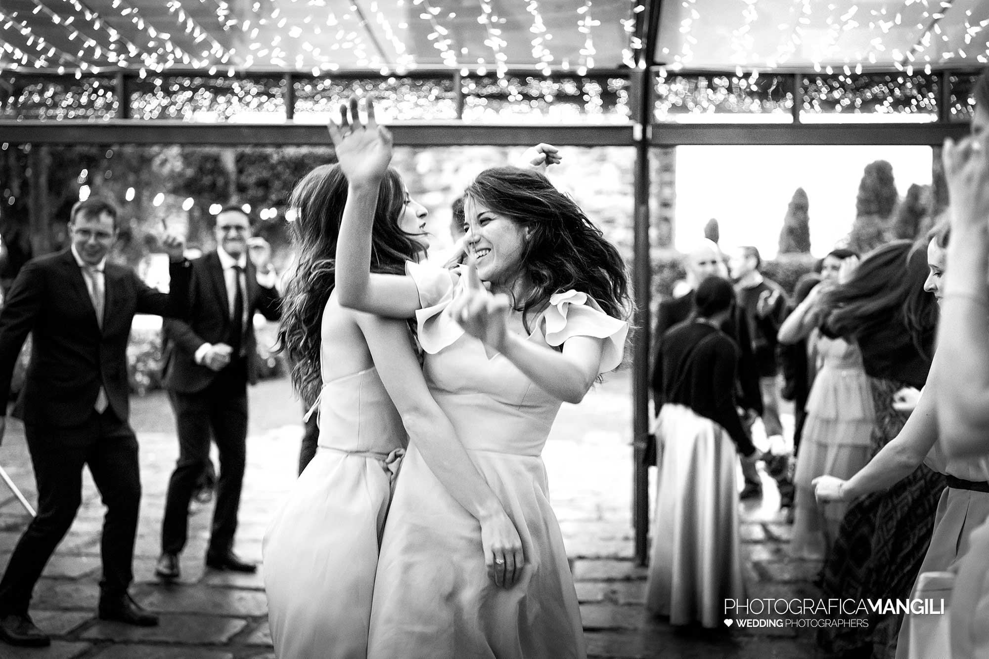 059 fotografo matrimonio reportage wedding sposi amici festa balli musica castello rossino calolziocorte lecco lago como 059 fotografo matrimonio reportage wedding sposi amici festa balli musica castello rossino calolziocorte lecco lago como