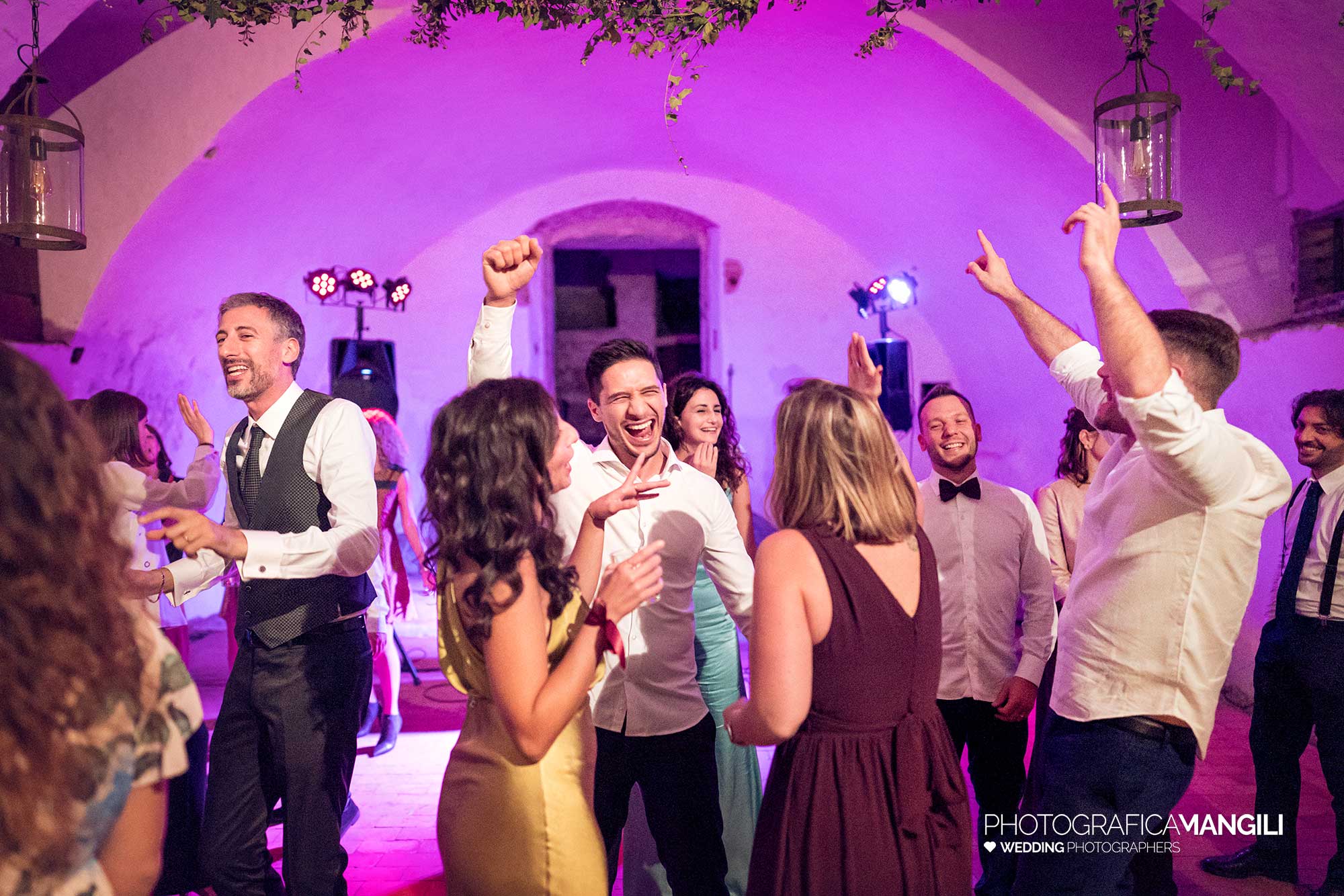 059 fotografo matrimonio wedding reportage sposi festa amici balli villa parravicino sossnovsky erba como 059 fotografo matrimonio wedding reportage sposi festa amici balli villa parravicino sossnovsky erba como