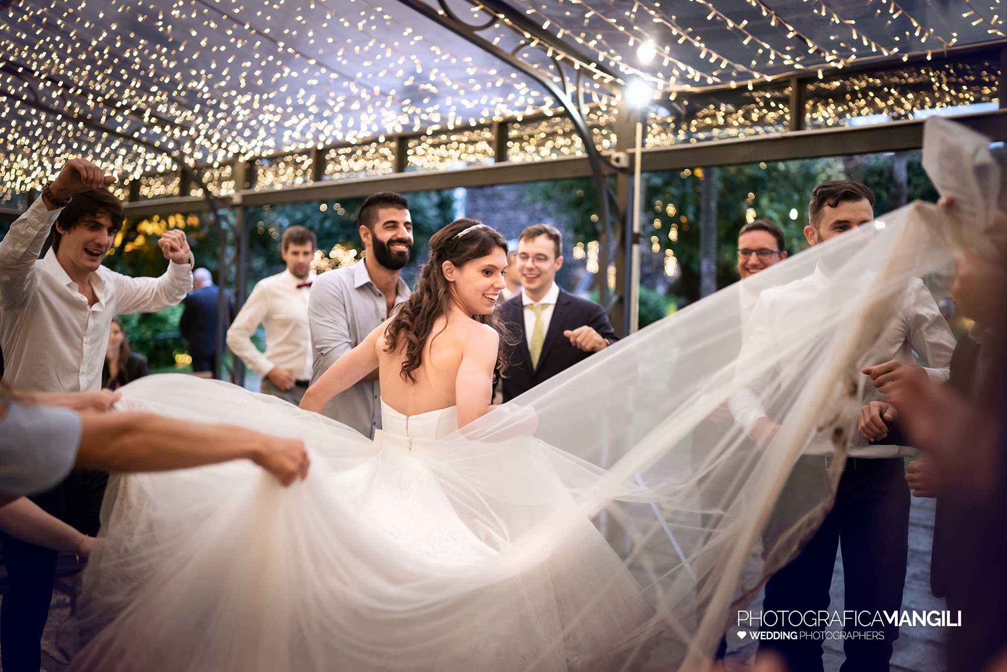 060 fotografo matrimonio reportage wedding sposi amici festa balli musica castello rossino calolziocorte lecco lago como 060 fotografo matrimonio reportage wedding sposi amici festa balli musica castello rossino calolziocorte lecco lago como