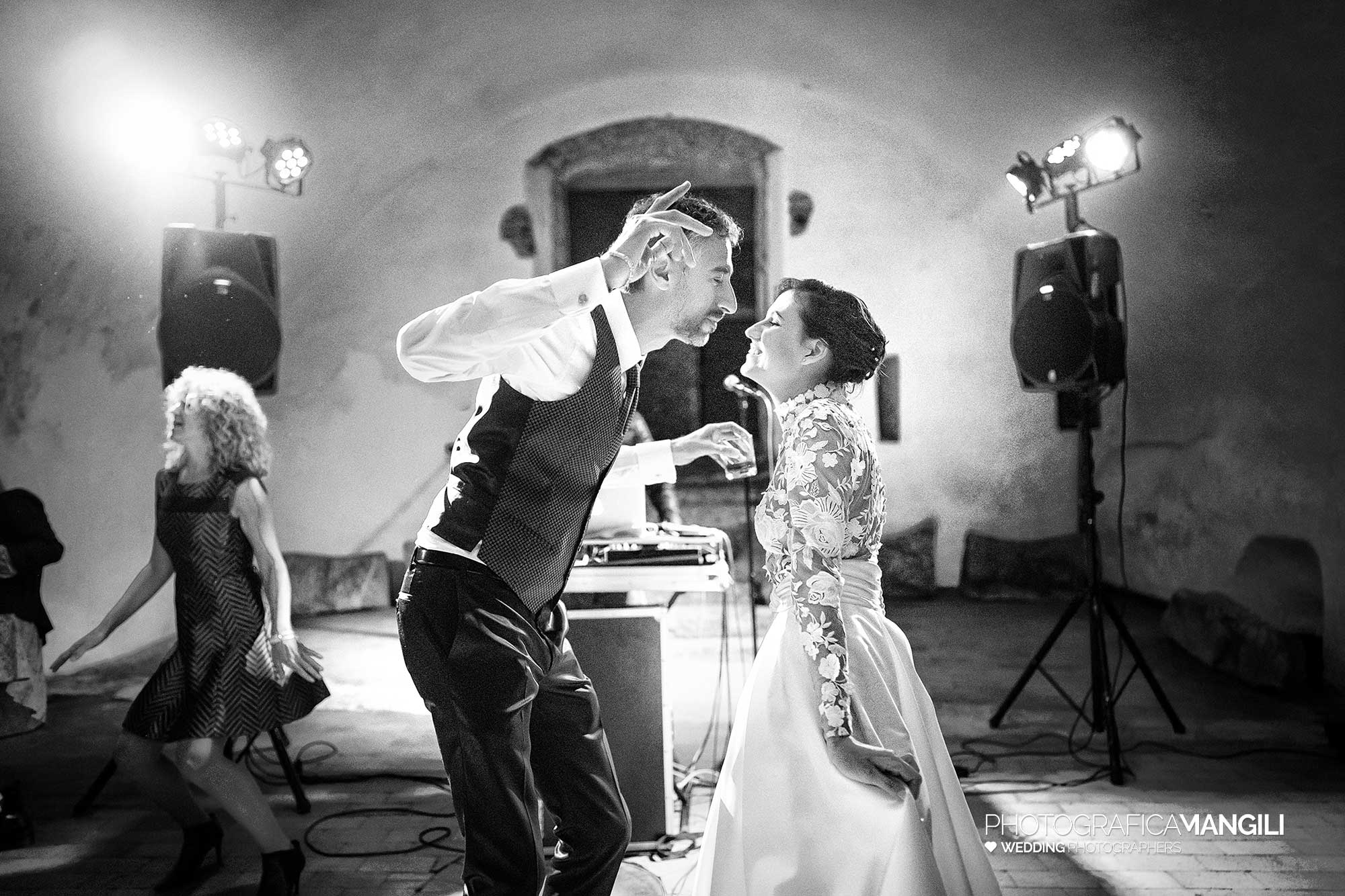 060 fotografo matrimonio wedding reportage sposi festa amici balli villa parravicino sossnovsky erba como 060 fotografo matrimonio wedding reportage sposi festa amici balli villa parravicino sossnovsky erba como