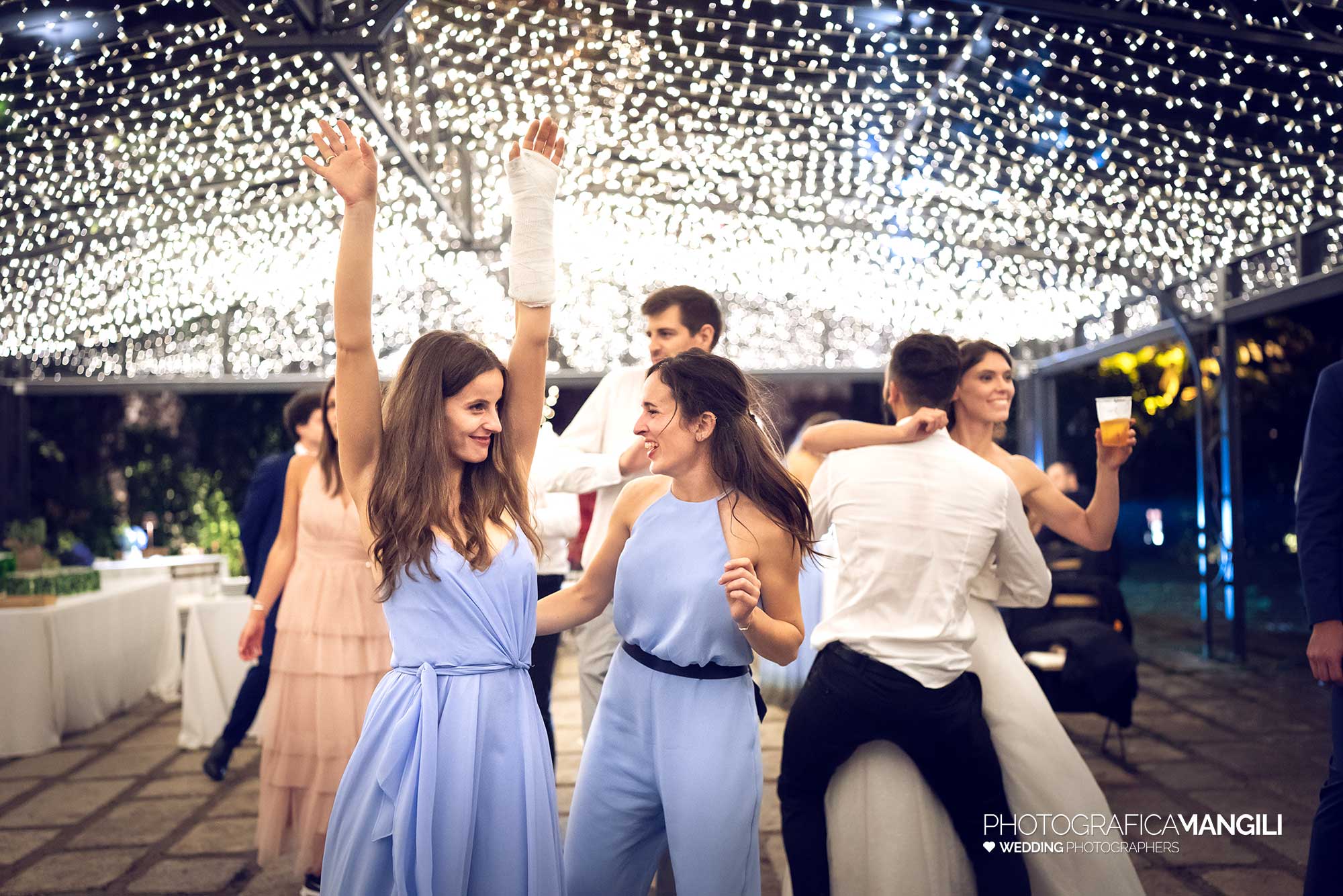 063 fotografo matrimonio reportage wedding sposi amici festa balli musica castello rossino calolziocorte lecco lago como 063 fotografo matrimonio reportage wedding sposi amici festa balli musica castello rossino calolziocorte lecco lago como