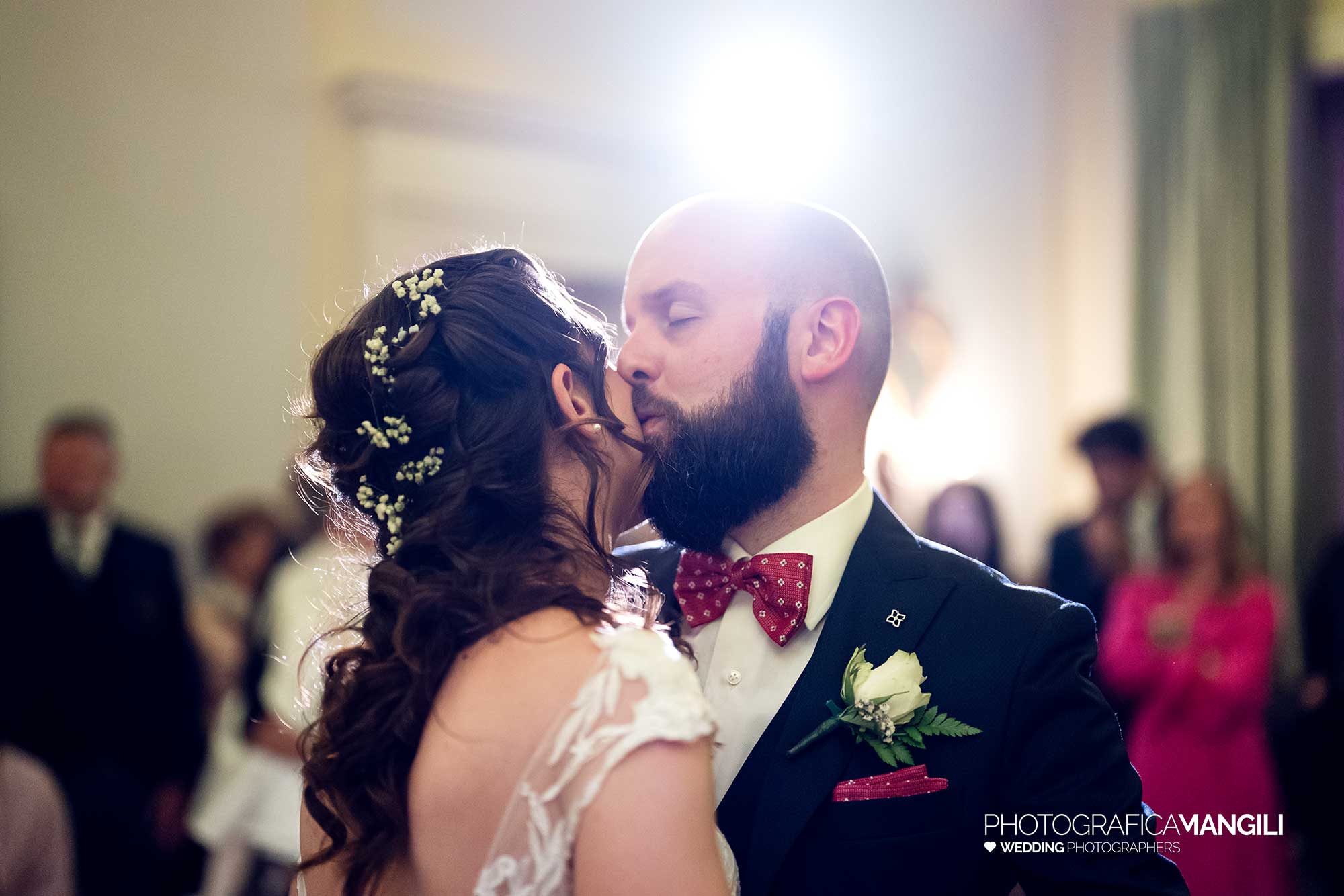 063 fotografo matrimonio wedding reportage ballo sposi festa bacio villa acquaroli carvico bergamo 063 fotografo matrimonio wedding reportage ballo sposi festa bacio villa acquaroli carvico bergamo