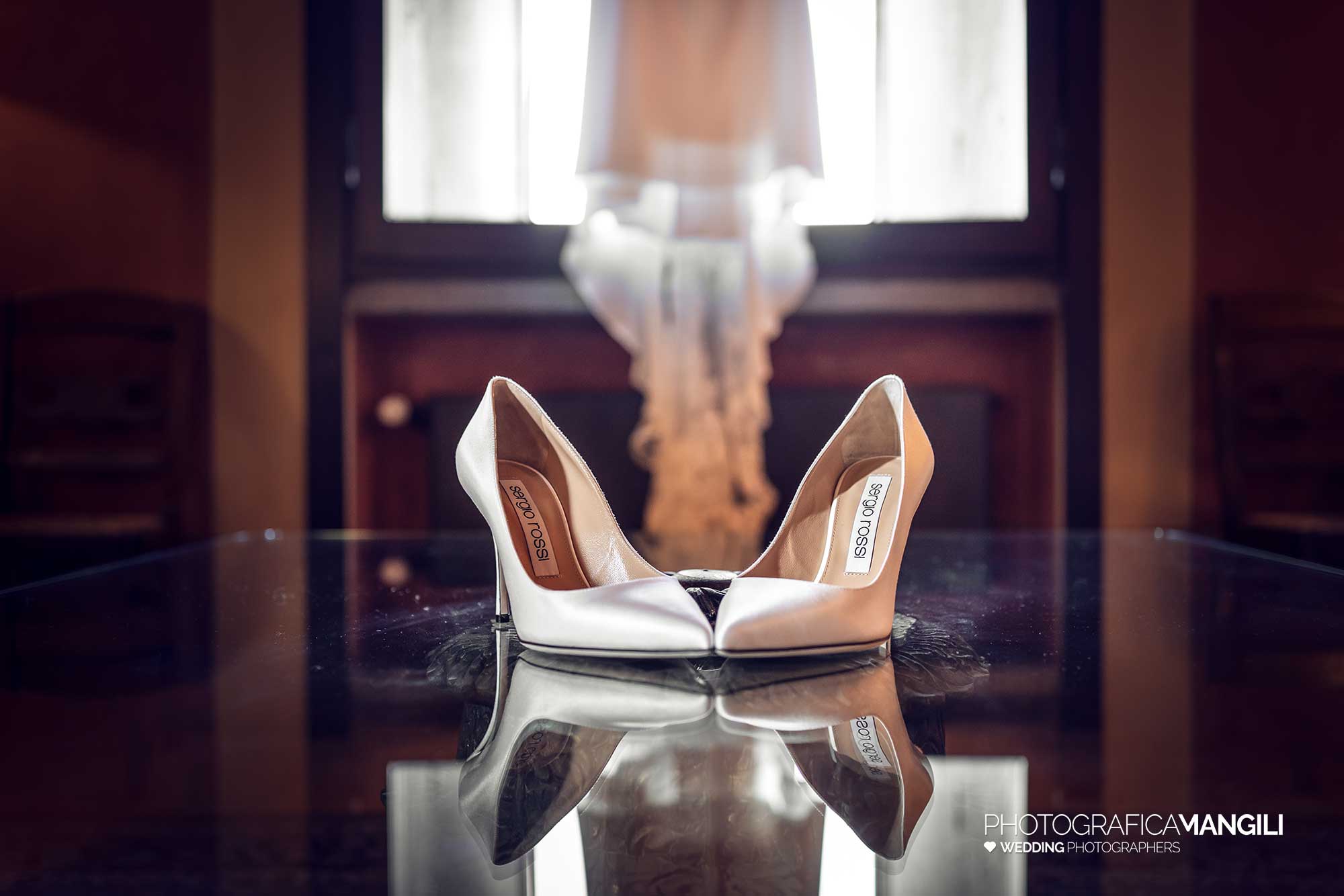 06 fotografo matrimonio reportage wedding preparazione sposa scarpe castello rossino calolziocorte lecco lago como 06 fotografo matrimonio reportage wedding preparazione sposa scarpe castello rossino calolziocorte lecco lago como