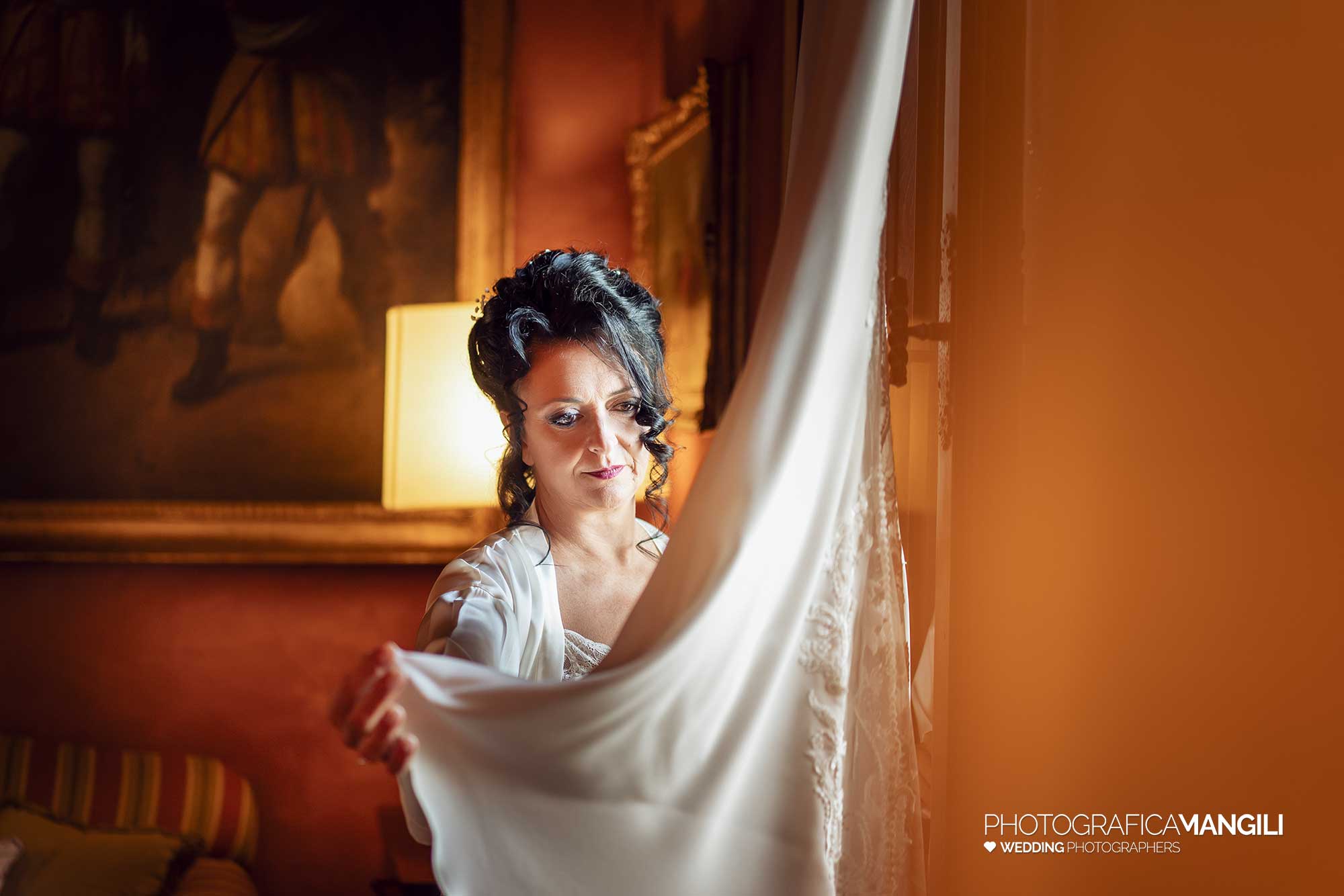 07 fotografo matrimonio reportage wedding preparazione sposa abito castello rossino calolziocorte lecco lago como 07 fotografo matrimonio reportage wedding preparazione sposa abito castello rossino calolziocorte lecco lago como