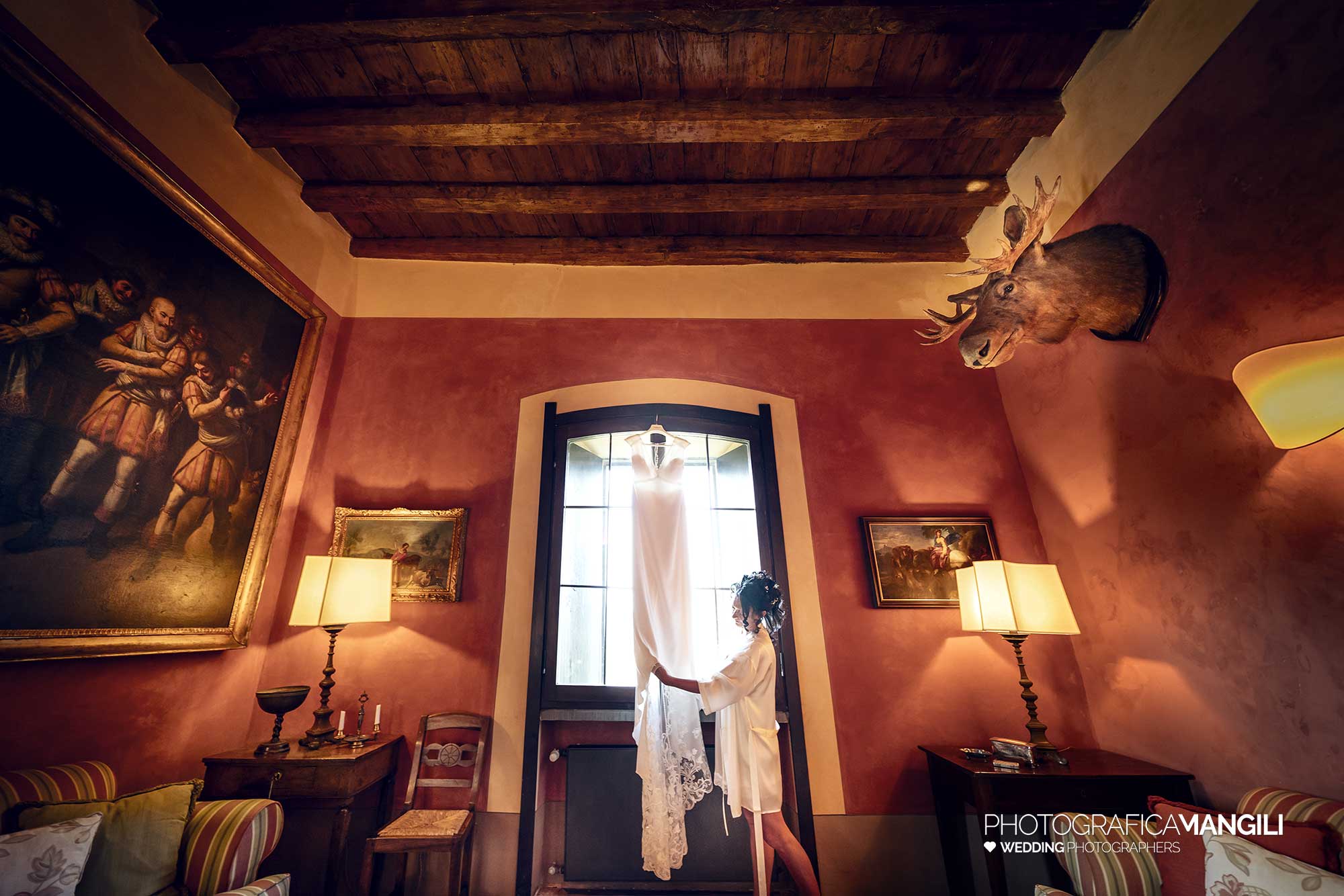 09 fotografo matrimonio reportage wedding preparazione sposa abito castello rossino calolziocorte lecco lago como 09 fotografo matrimonio reportage wedding preparazione sposa abito castello rossino calolziocorte lecco lago como