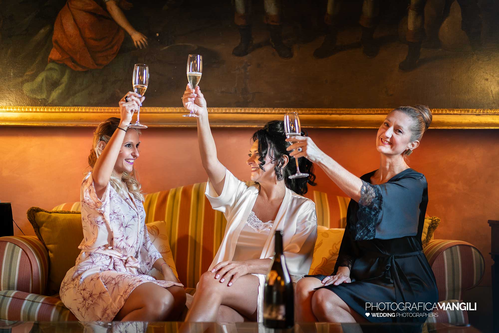 12 fotografo matrimonio reportage wedding preparazione sposa abito castello rossino calolziocorte lecco lago como 12 fotografo matrimonio reportage wedding preparazione sposa abito castello rossino calolziocorte lecco lago como