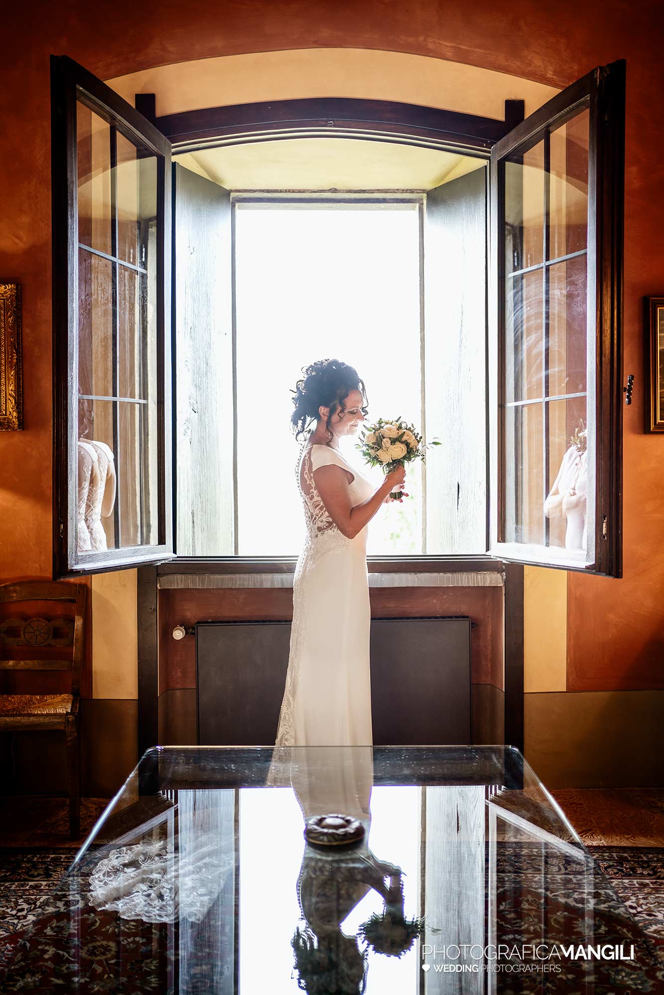 14 fotografo matrimonio reportage wedding sposa con bouquet abito castello rossino calolziocorte lecco lago como 14 fotografo matrimonio reportage wedding sposa con bouquet abito castello rossino calolziocorte lecco lago como