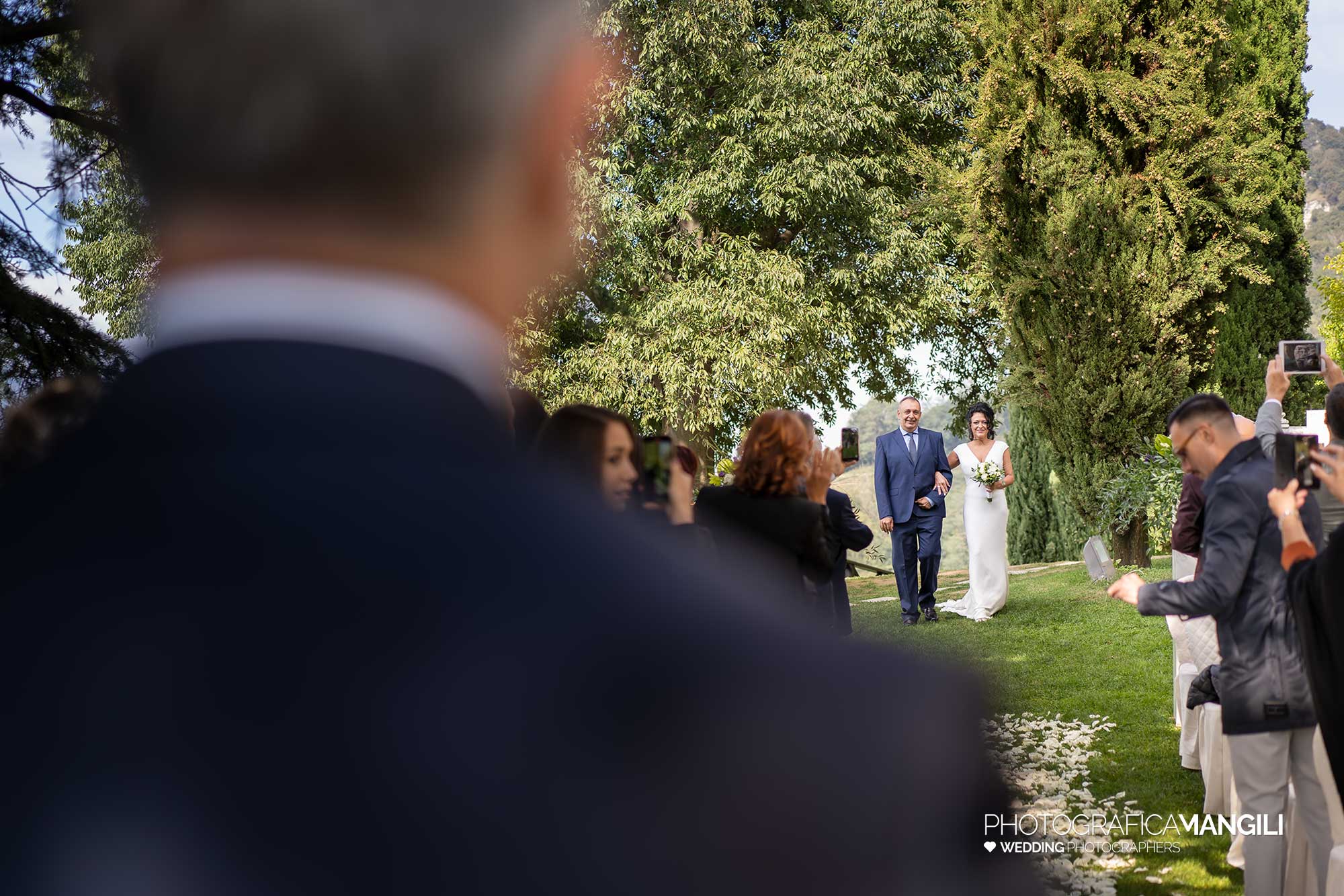18 fotografo matrimonio reportage wedding ingresso sposa rito civile castello rossino calolziocorte lecco lago como 18 fotografo matrimonio reportage wedding ingresso sposa rito civile castello rossino calolziocorte lecco lago como