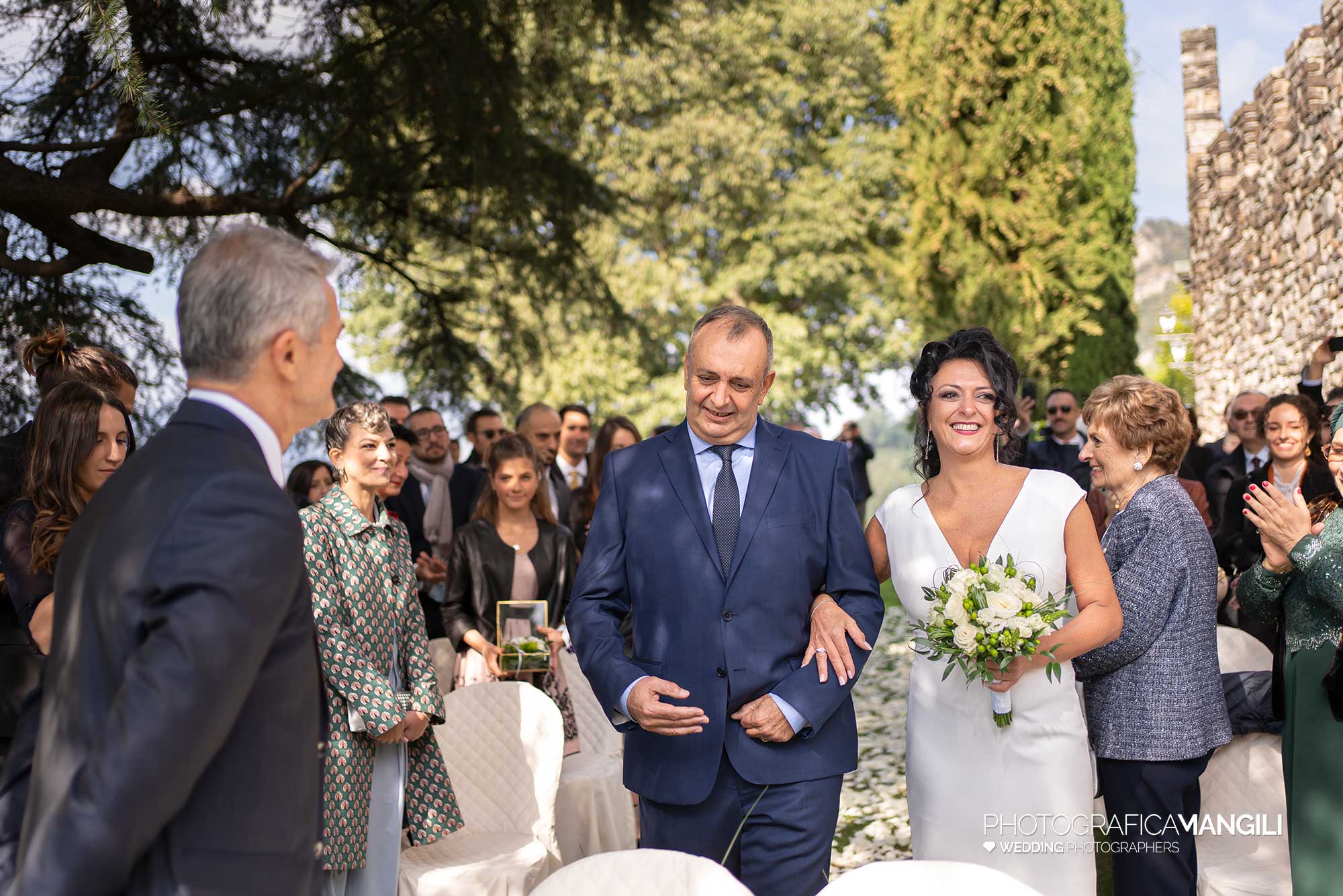 20 fotografo matrimonio reportage wedding ingresso sposa rito civile castello rossino calolziocorte lecco lago como 20 fotografo matrimonio reportage wedding ingresso sposa rito civile castello rossino calolziocorte lecco lago como