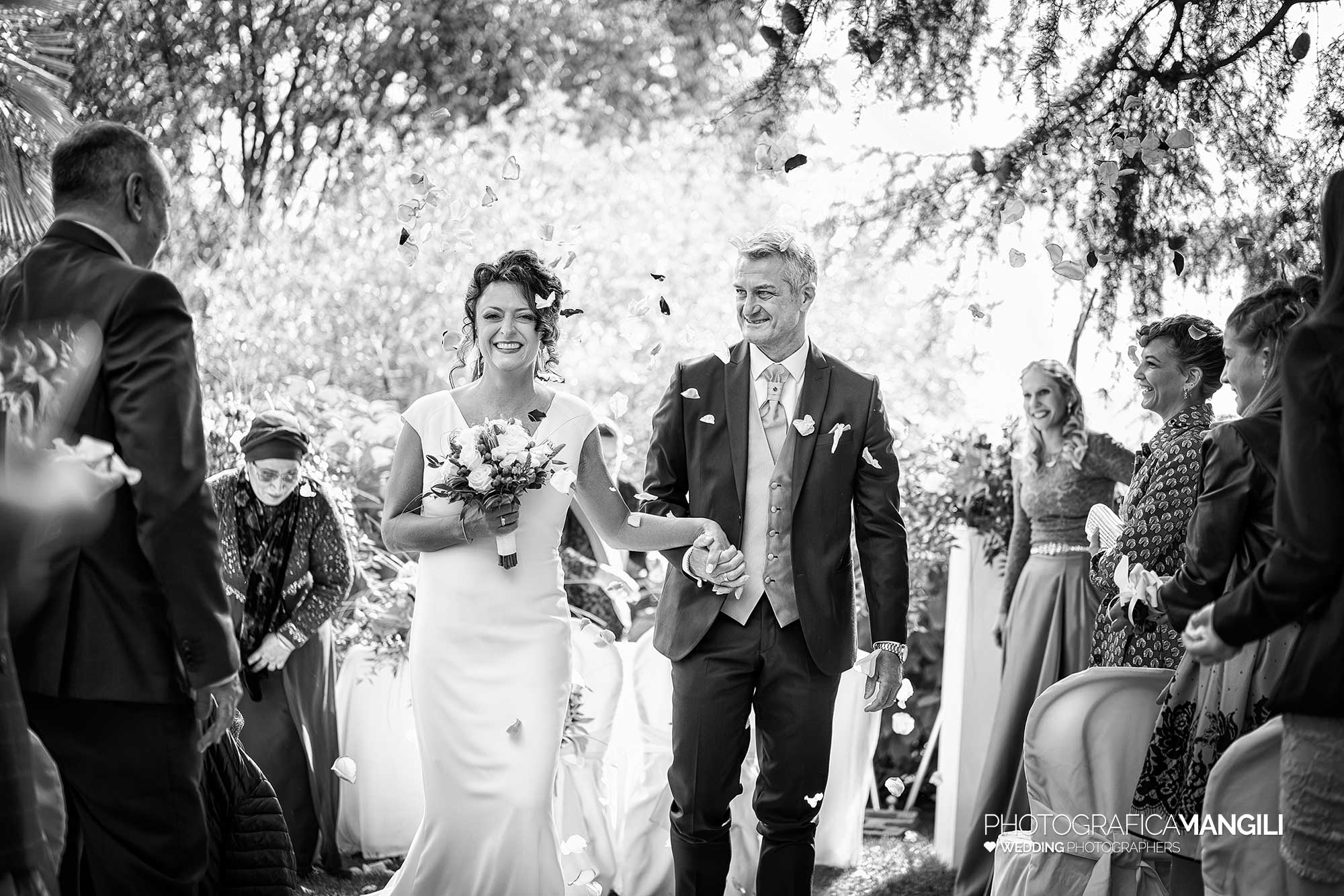 23 fotografo matrimonio reportage wedding sposi fine cerimonia lancio petali castello rossino calolziocorte lecco lago como 23 fotografo matrimonio reportage wedding sposi fine cerimonia lancio petali castello rossino calolziocorte lecco lago como