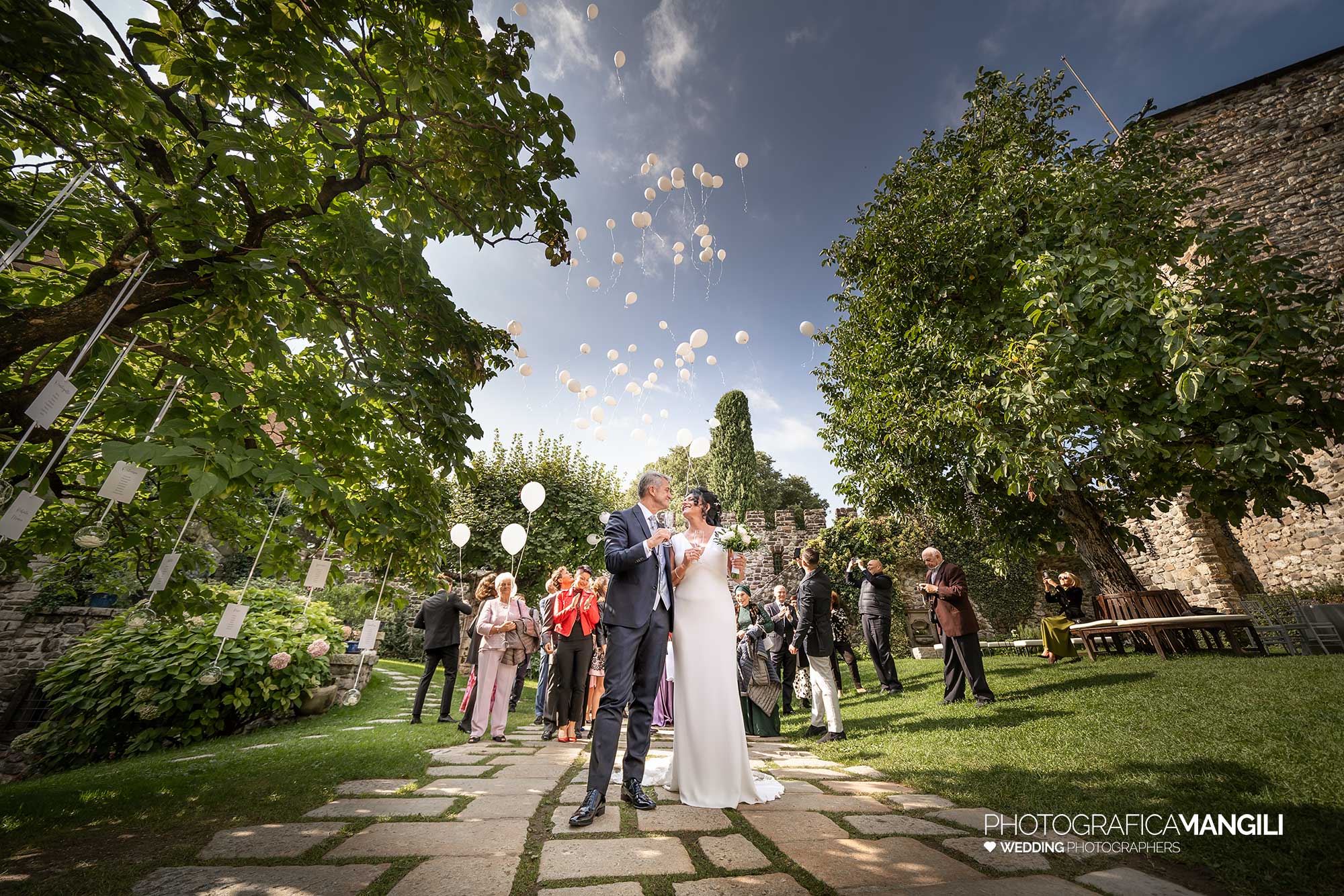 25 fotografo matrimonio reportage wedding bacio sposi brindisi castello rossino calolziocorte lecco lago como 25 fotografo matrimonio reportage wedding bacio sposi brindisi castello rossino calolziocorte lecco lago como